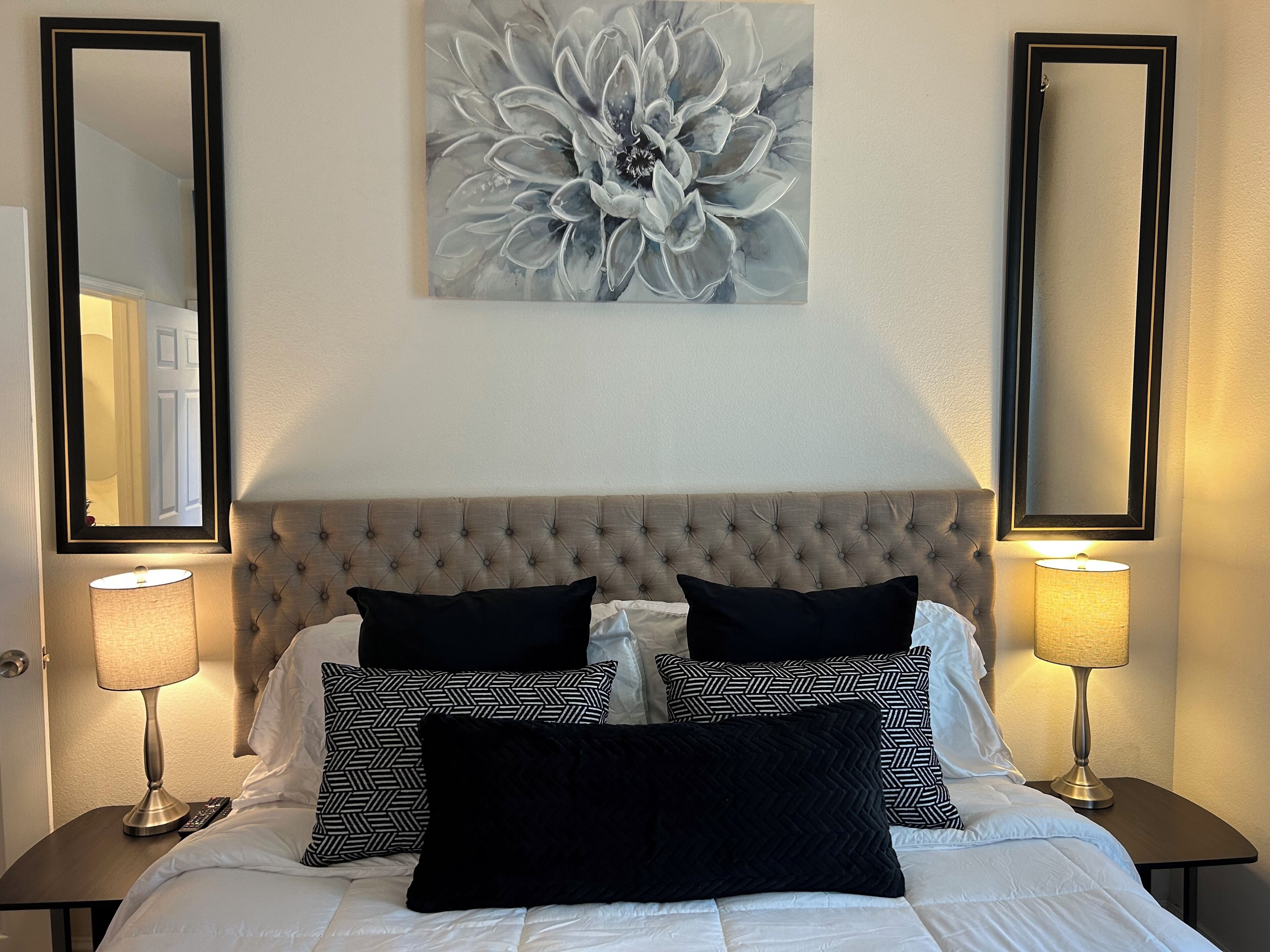 Nice one bedroom apartment for short getaways or temporary housing w/ fast WiFi