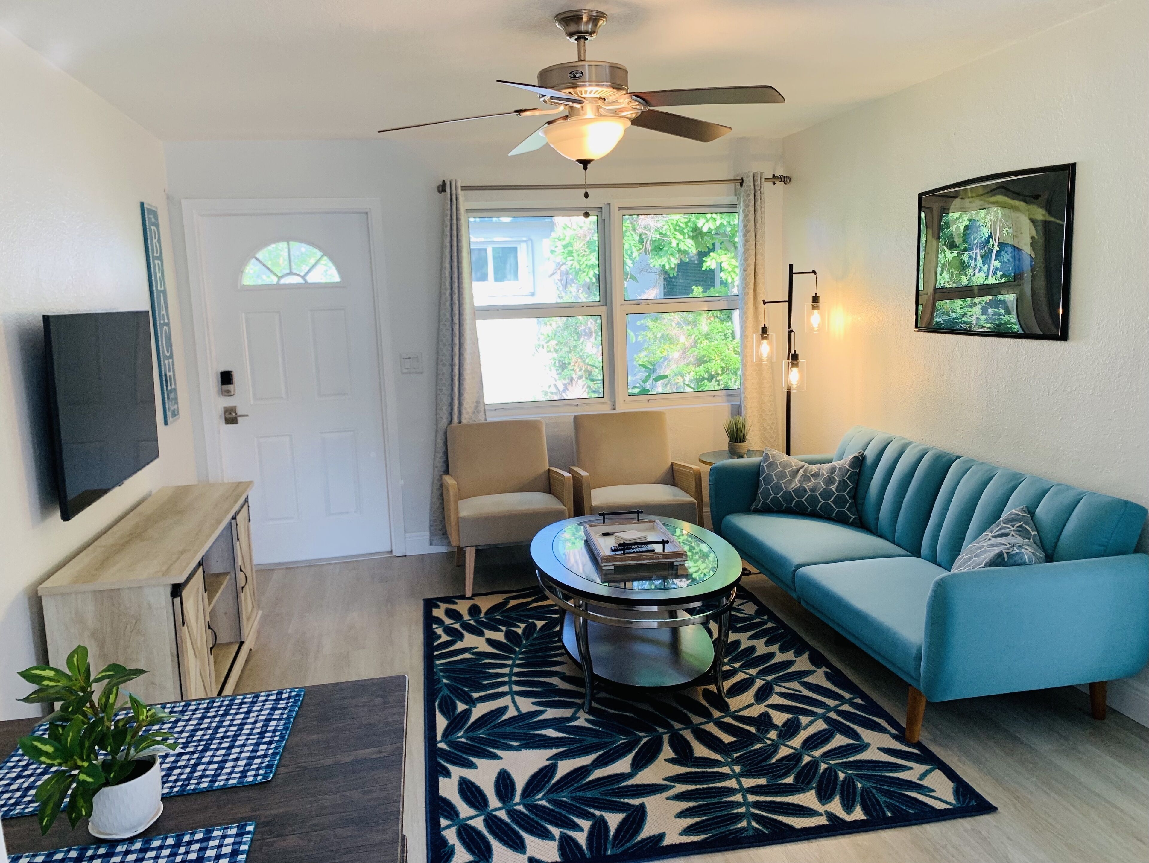 Lovely 2 - Bedroom Rental Unit Near the Beach