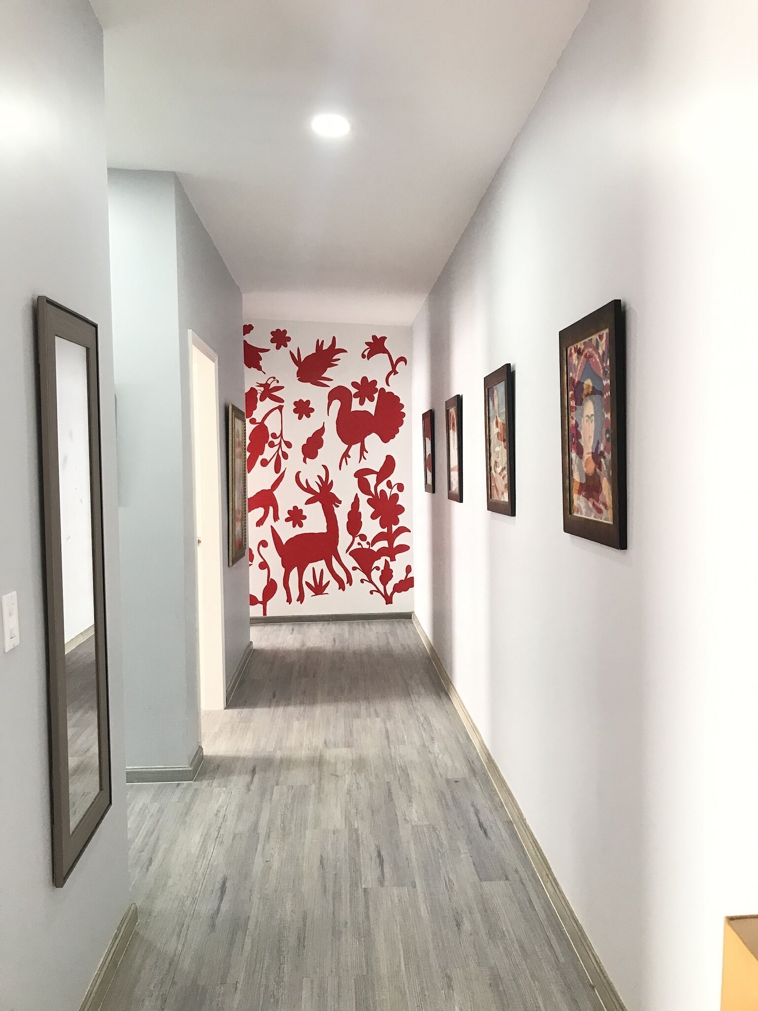 Upstairs apartment with lots of sunlight and beautiful Mexican Art/ Deco.