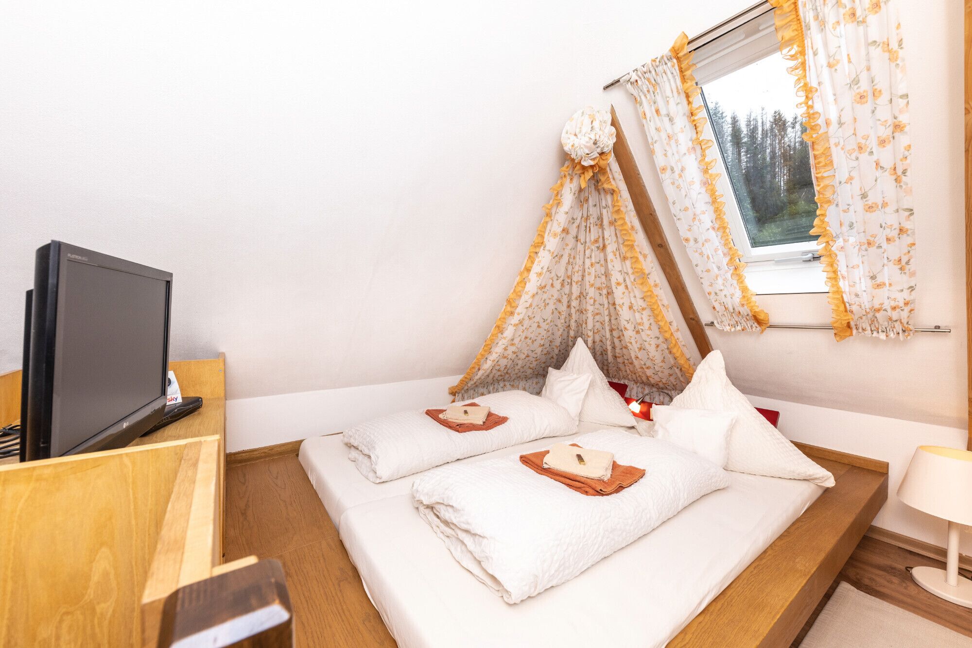 Large apartment with gallery for 5 people