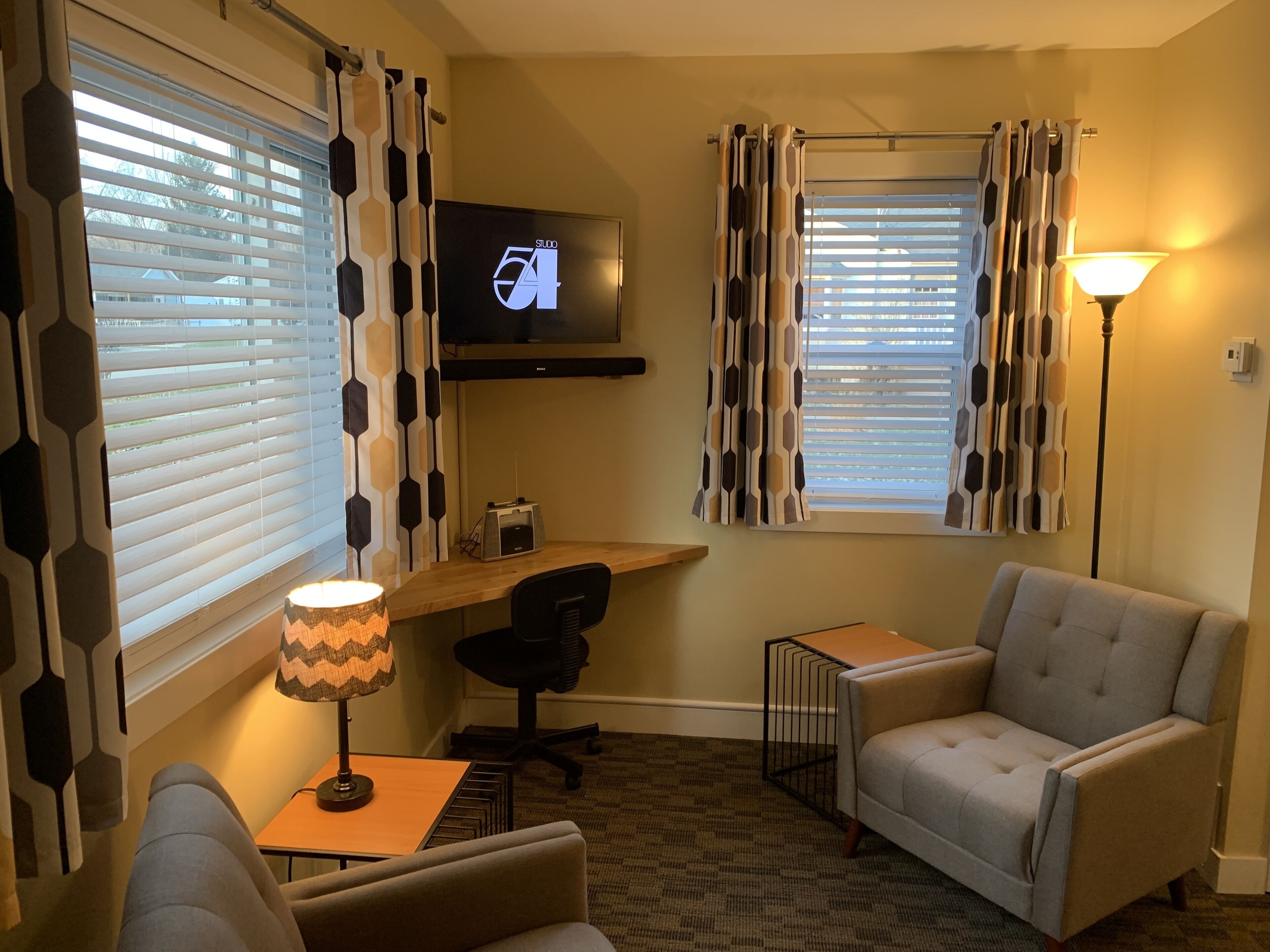 Cottage11 of Avalon: 2 Bedroom, Laundry, RV Parking. Near Downtown and MSU. 
