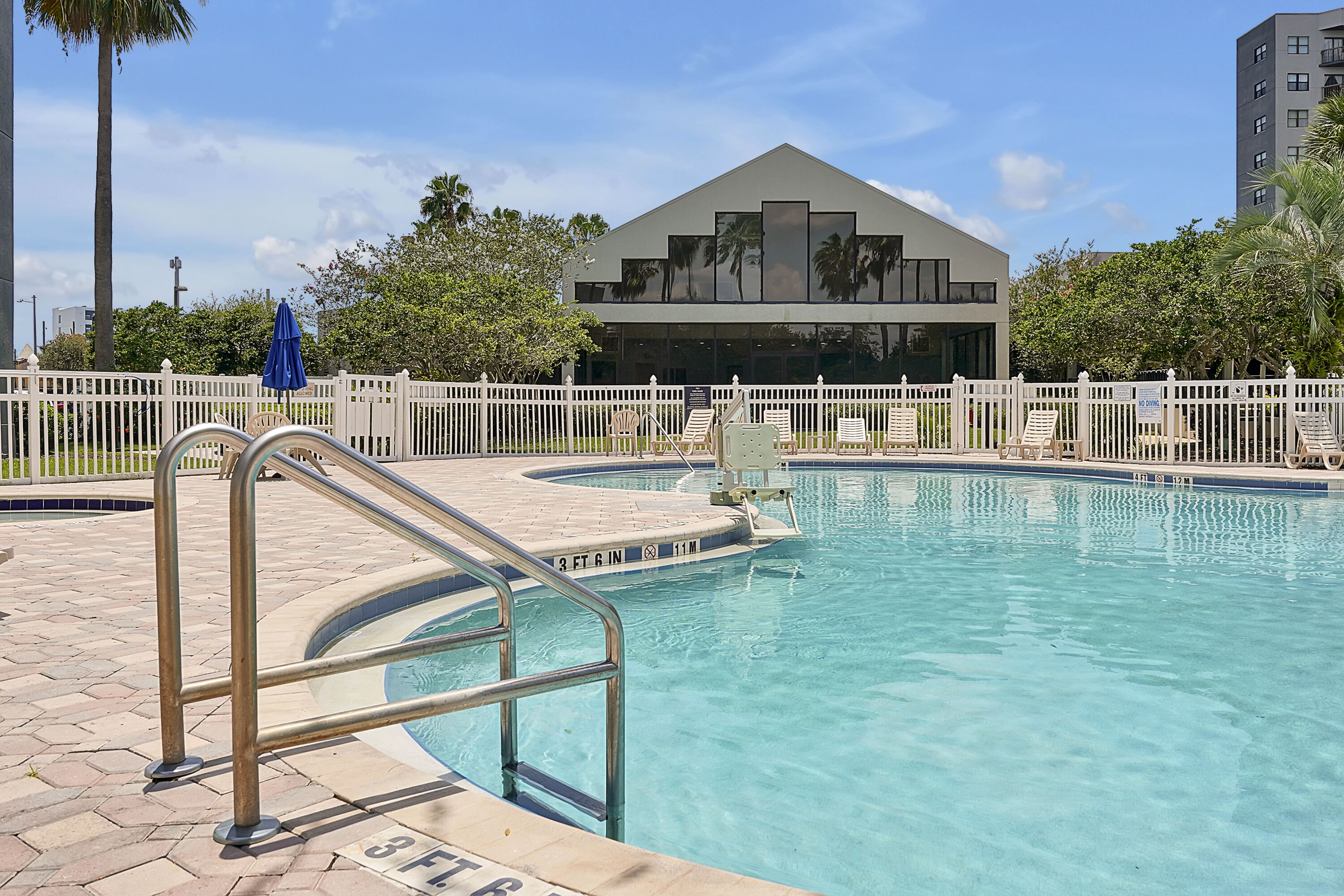 Stunning Resort Two Bedroom condo near Universal & Disney