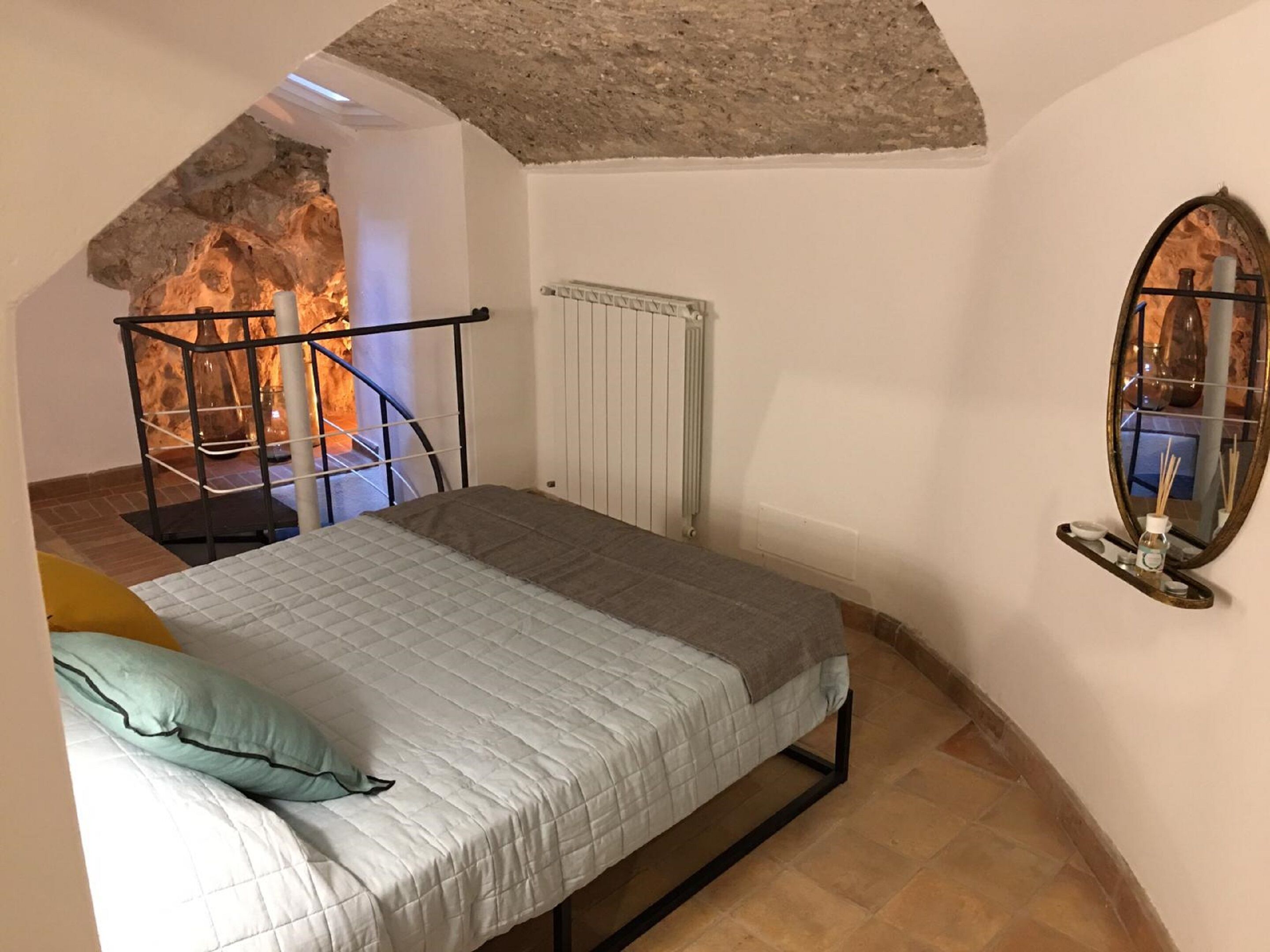La Cisterna, apartment with bathtub