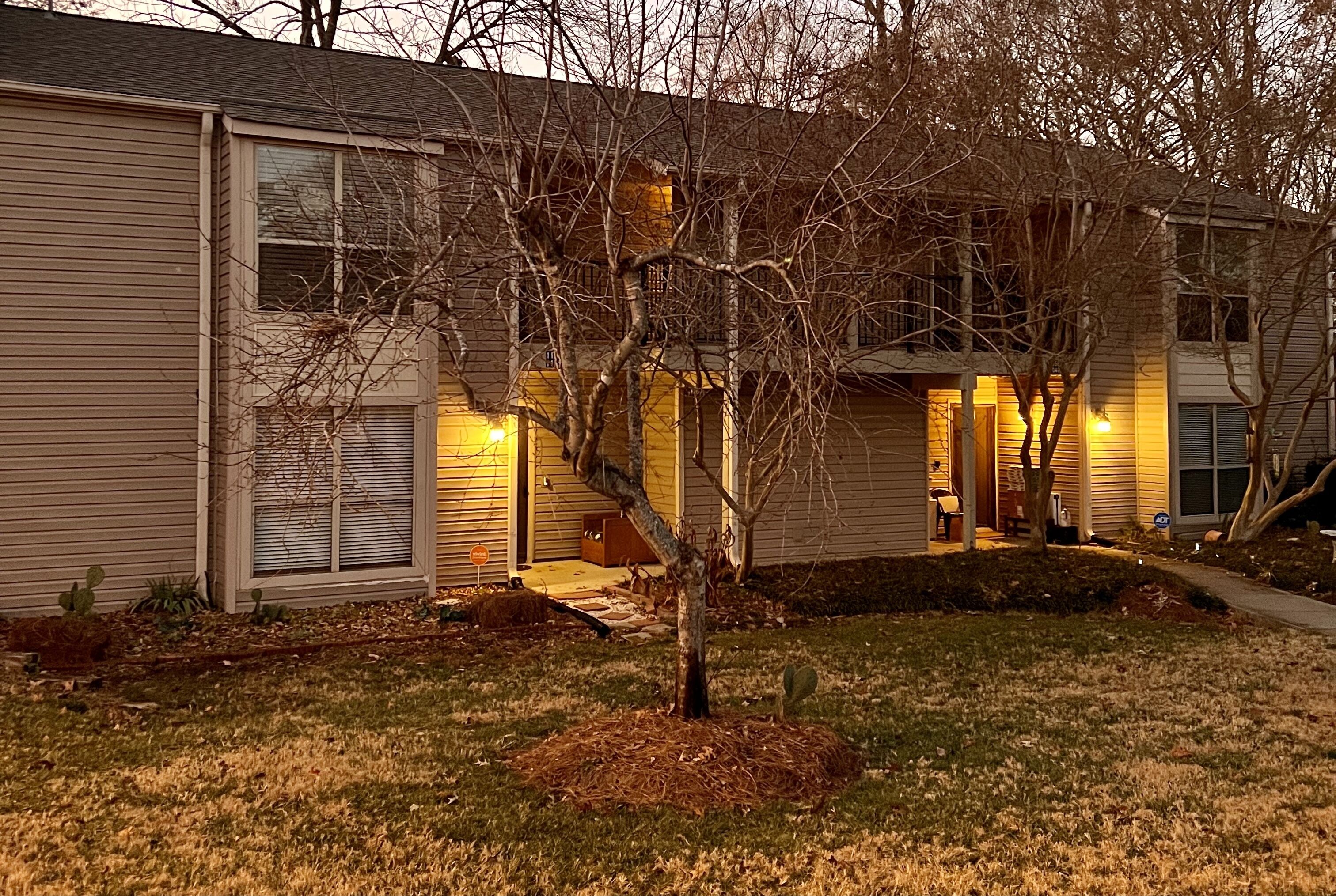 Family-sized apartment w/ patio (pet friendly)