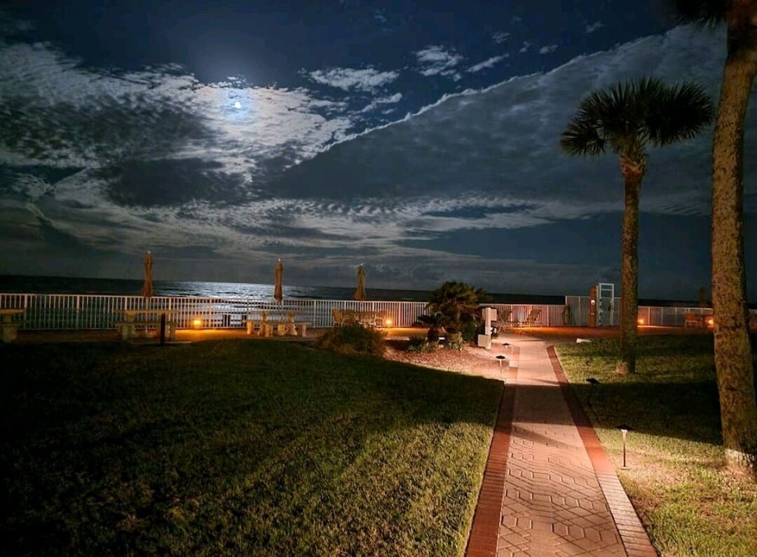 CUTE Small Condo 1st Floor No Stairs Nice Beach!!!