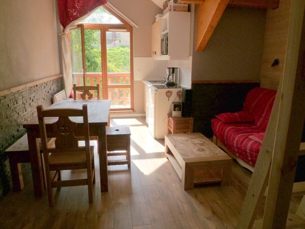 Apartment sleeps 6 Saint François Longchamp (sheets/parking/wifi)