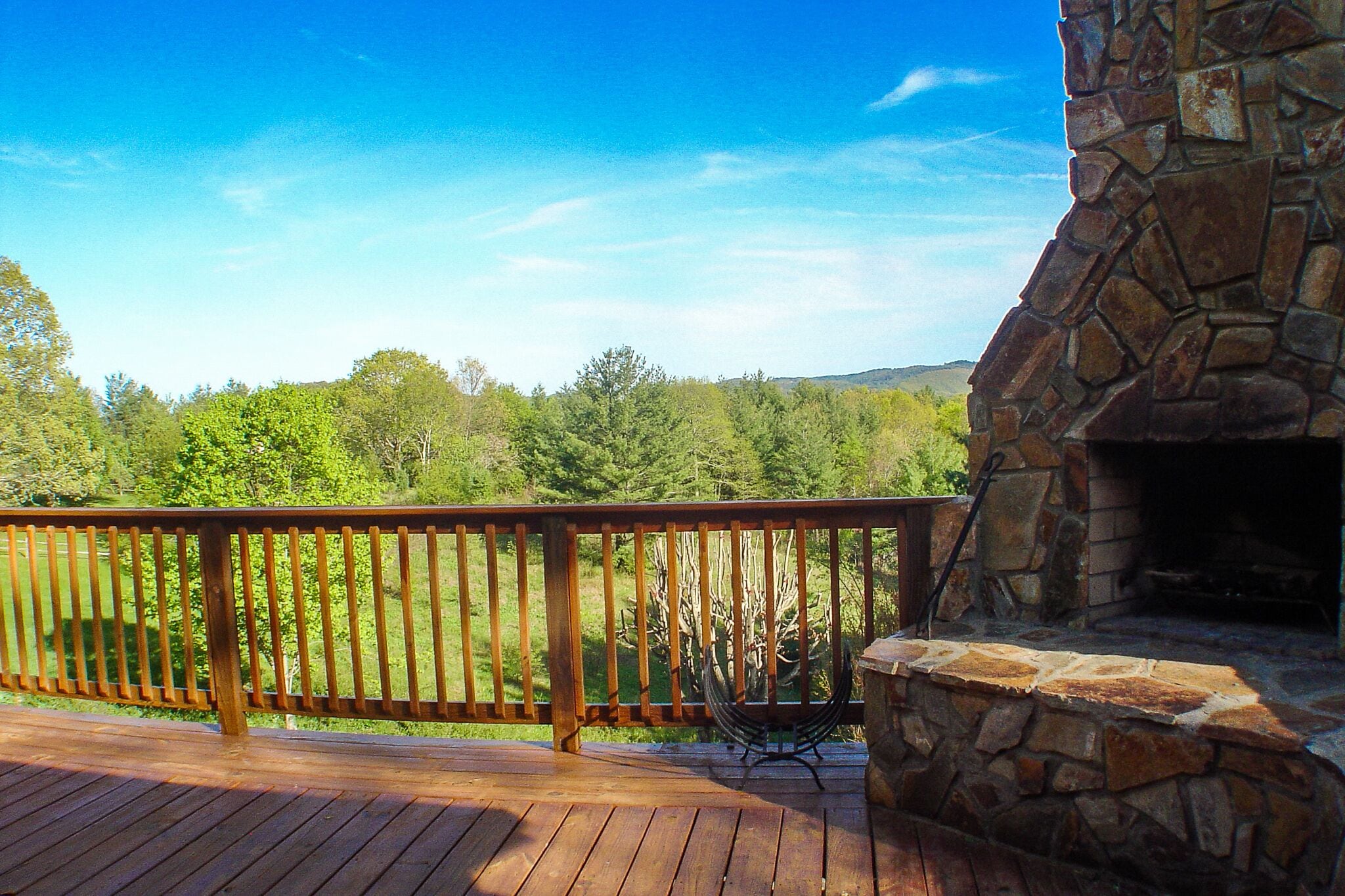 Low Winter Rates! Cabin Fever - Home with outdoor fireplace and Wi-Fi.