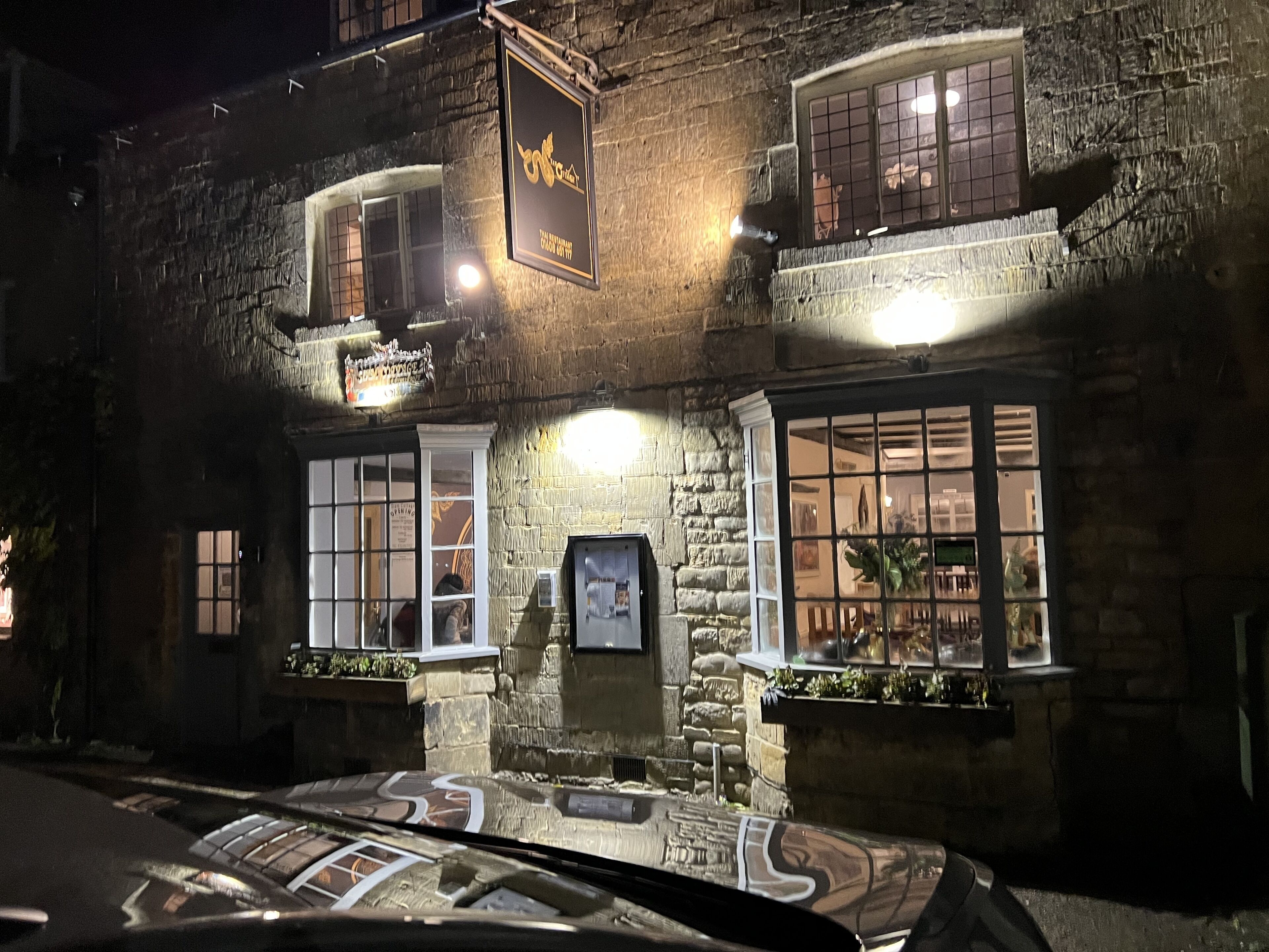 Cotswolds 300 Year old Guesthouse/thai Restaurant