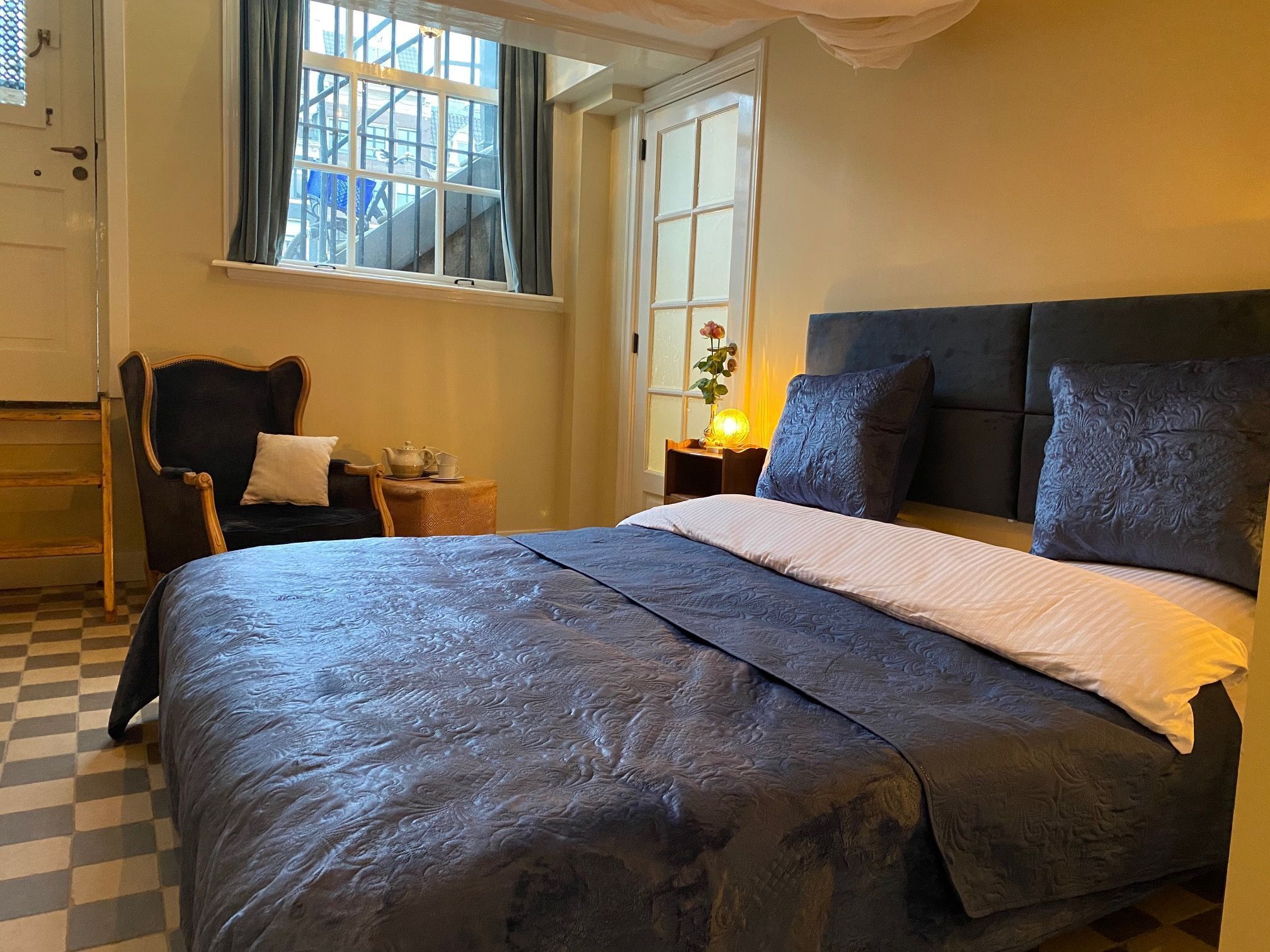 All Amsterdam sights and museums within walking distance!