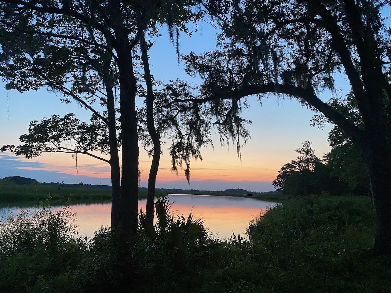 Spacious Carriage House minutes from Charleston