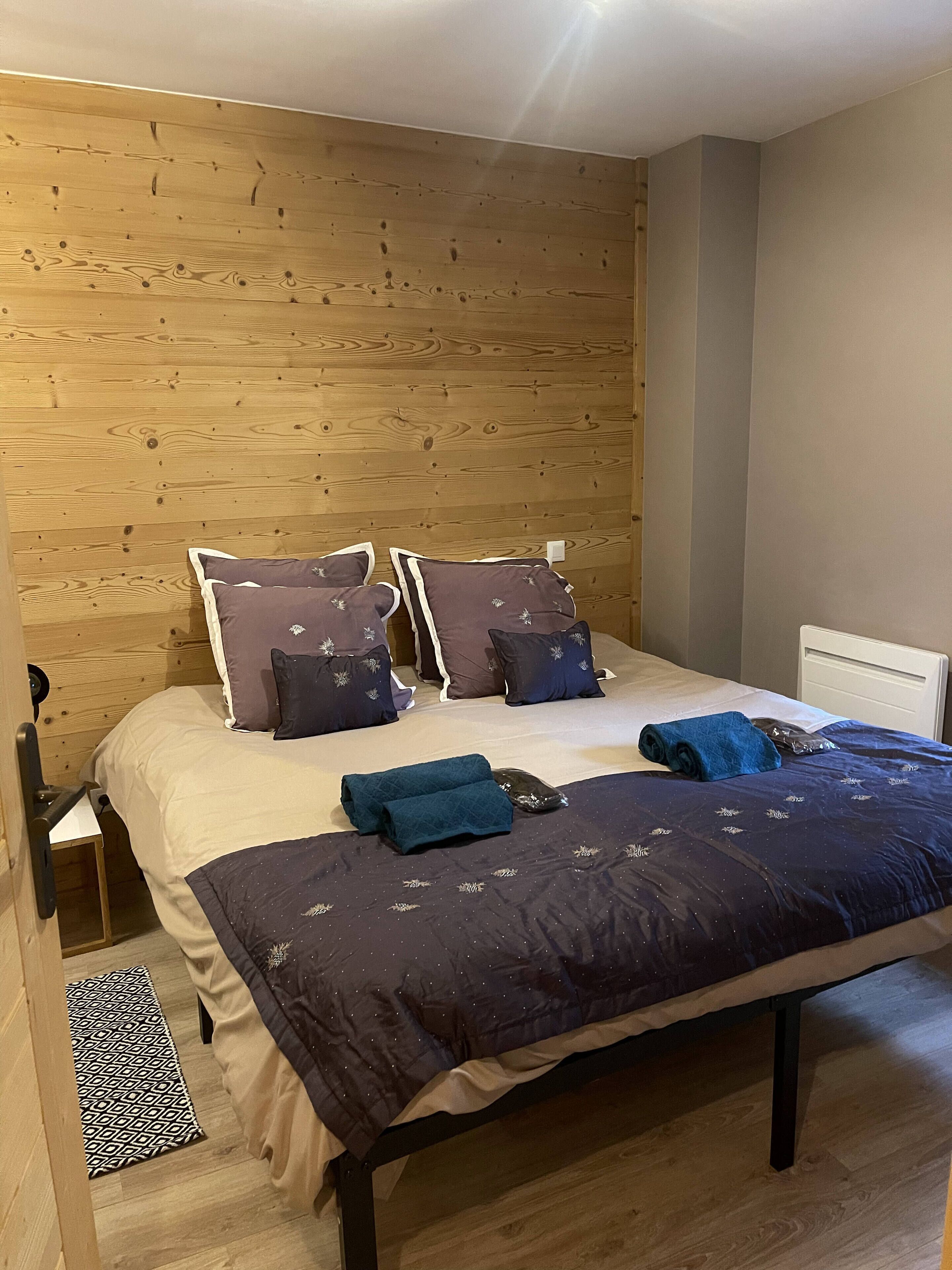 Apartment rental per night, per week.