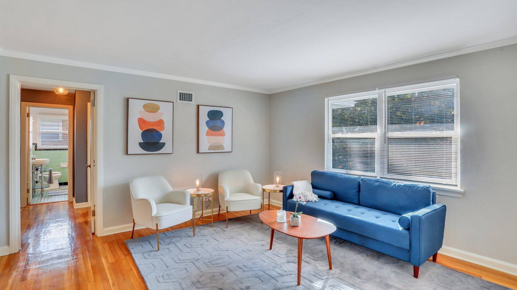Fully furnished/All utilities paid units, close to everything!