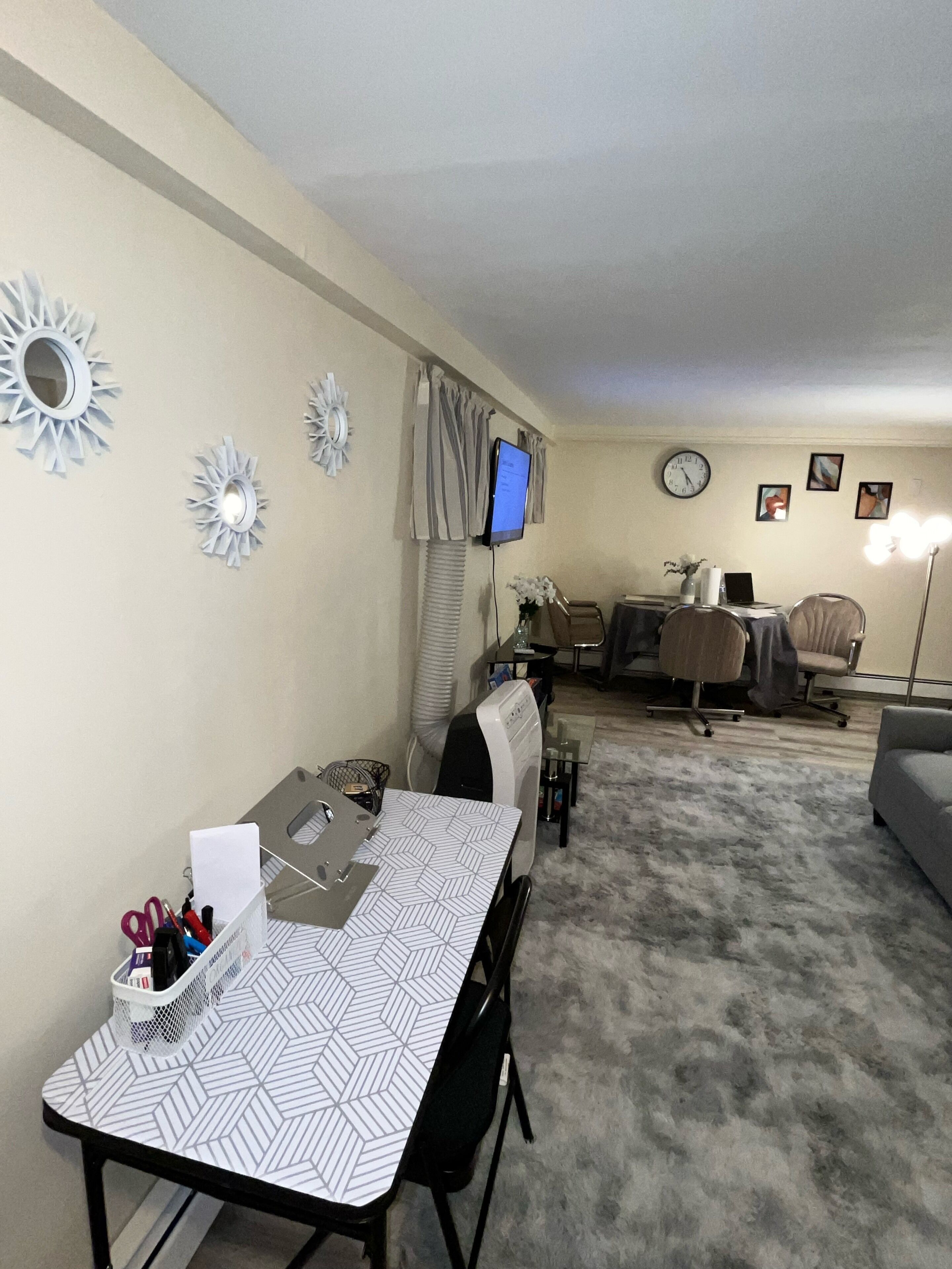 Comfy/Private 1BR Basement Apt in central location