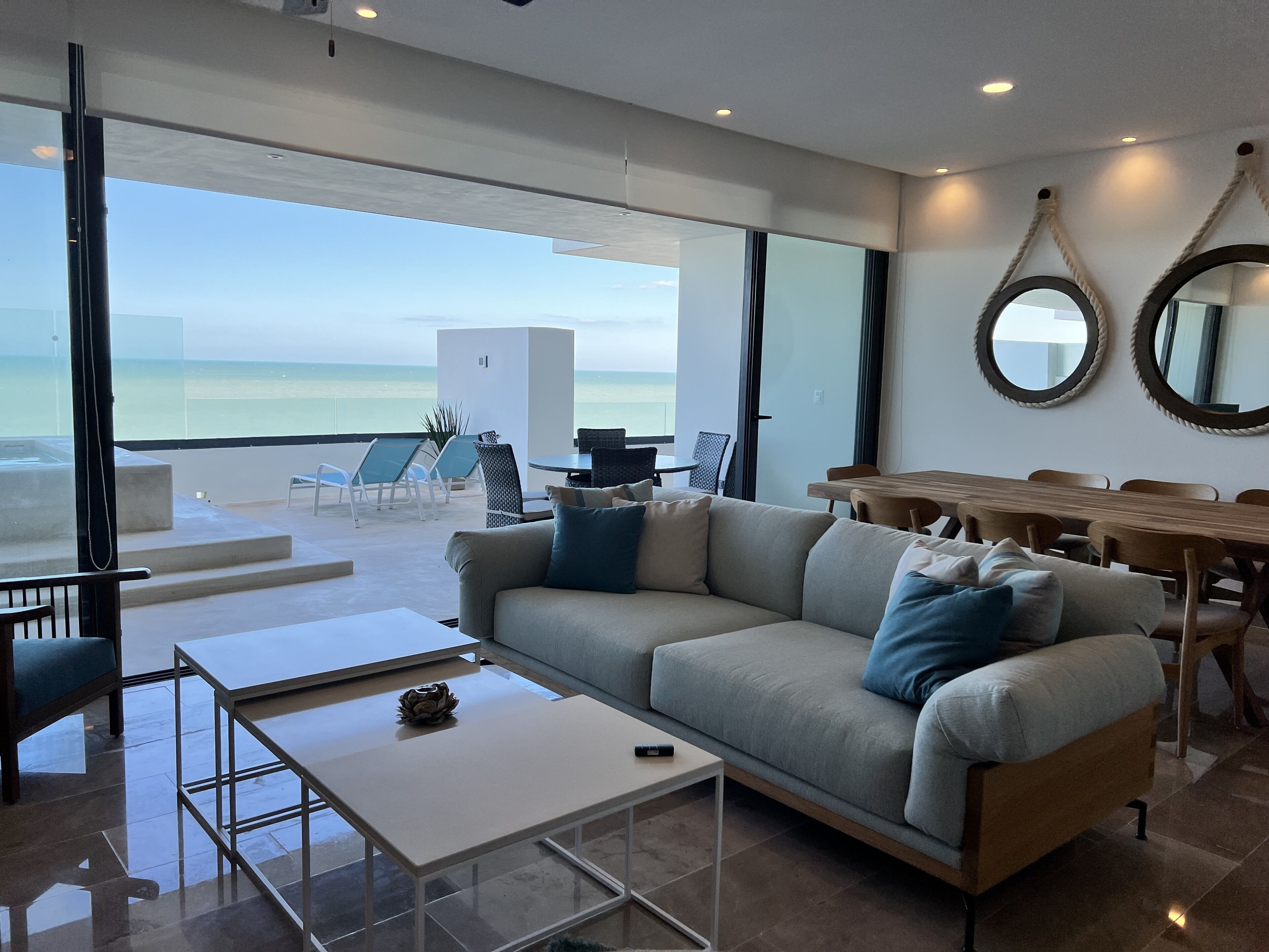 Luxury condo w/private jacuzzi and flamingo views