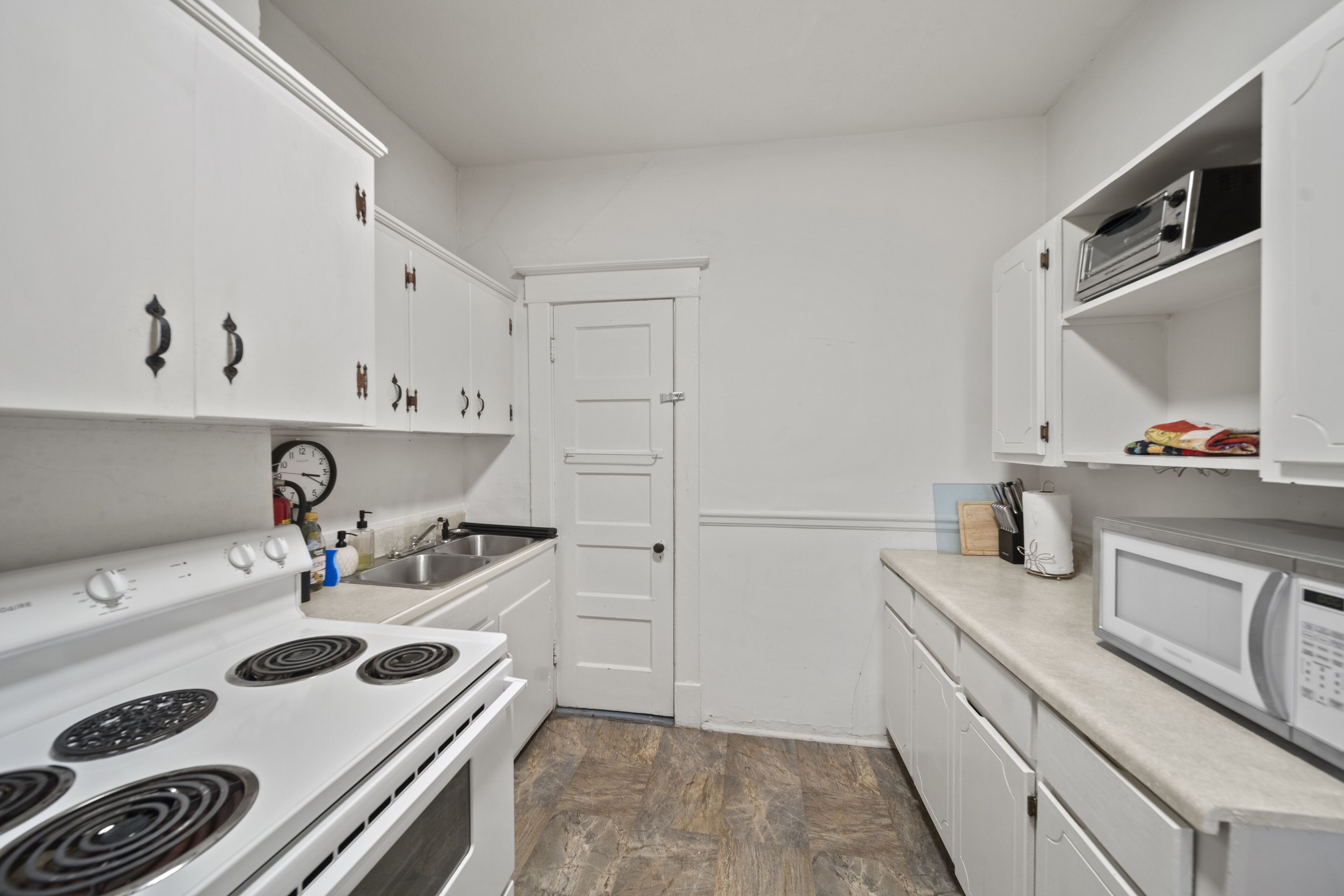 Walk Central. Museum district. Scott's Addition. 2BR - King and full bed. 