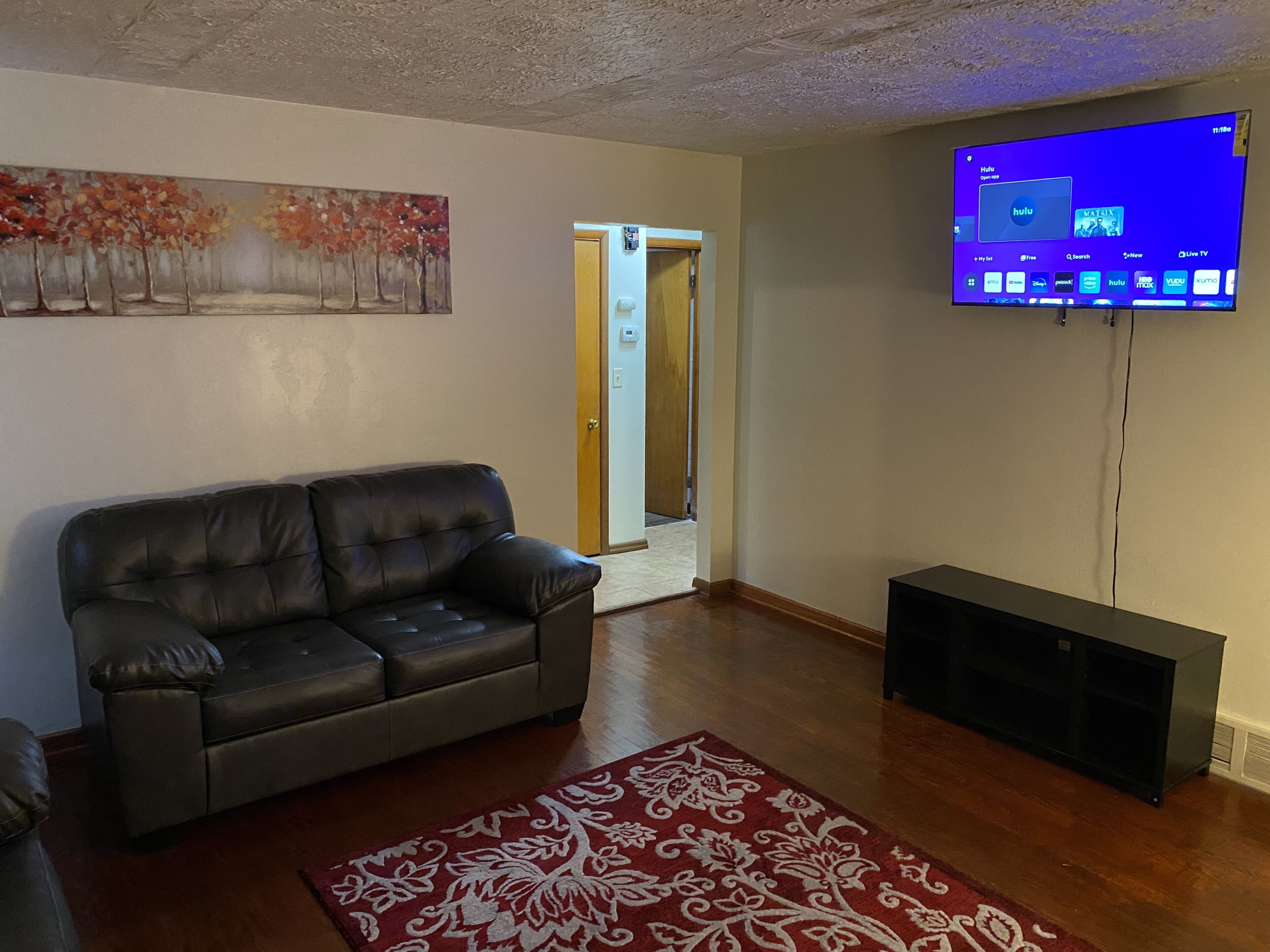 Nice 3 bedrooms with Free wine , parking and Wi-Fi