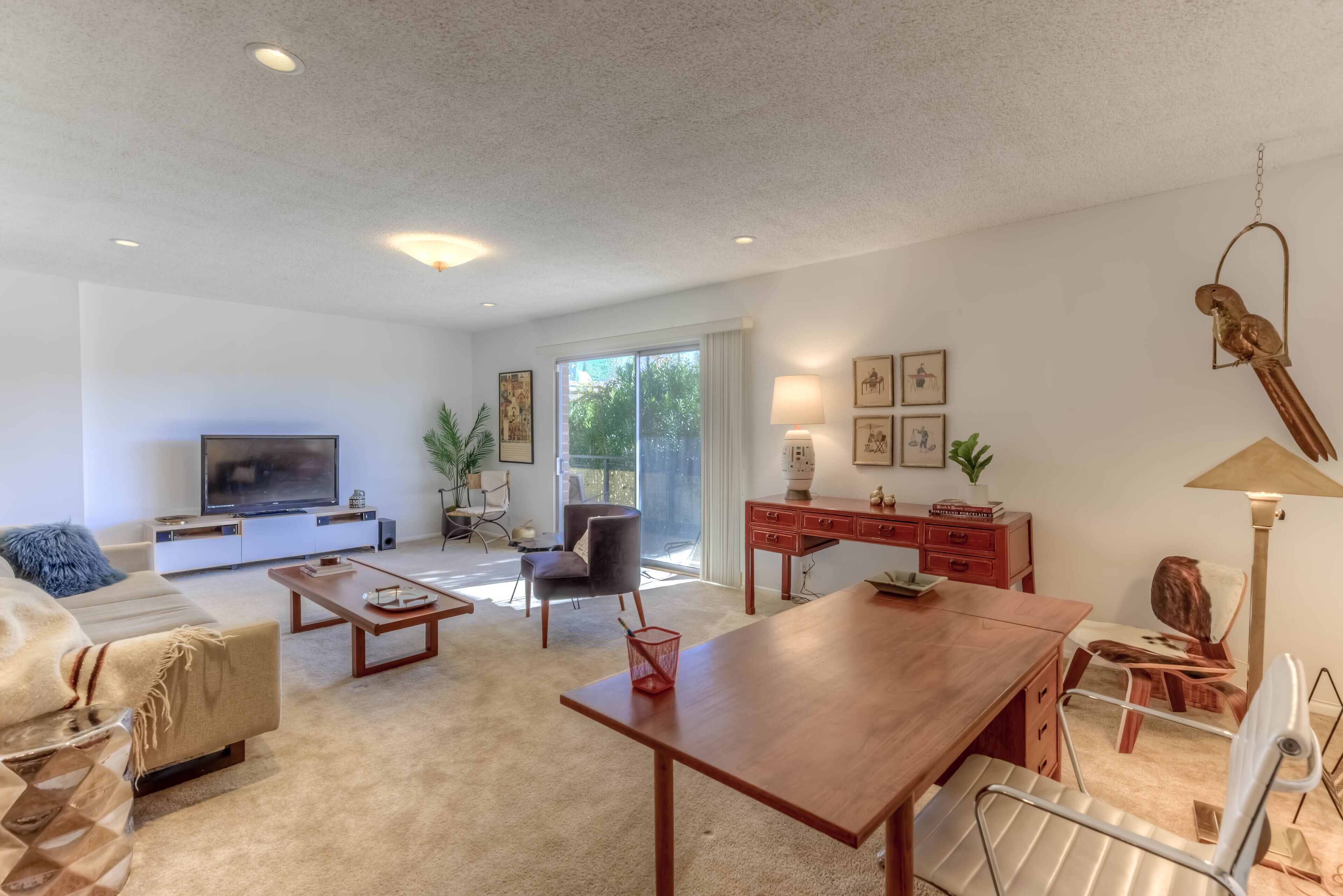 Charming, quiet, central condo, sleeps up to 6
