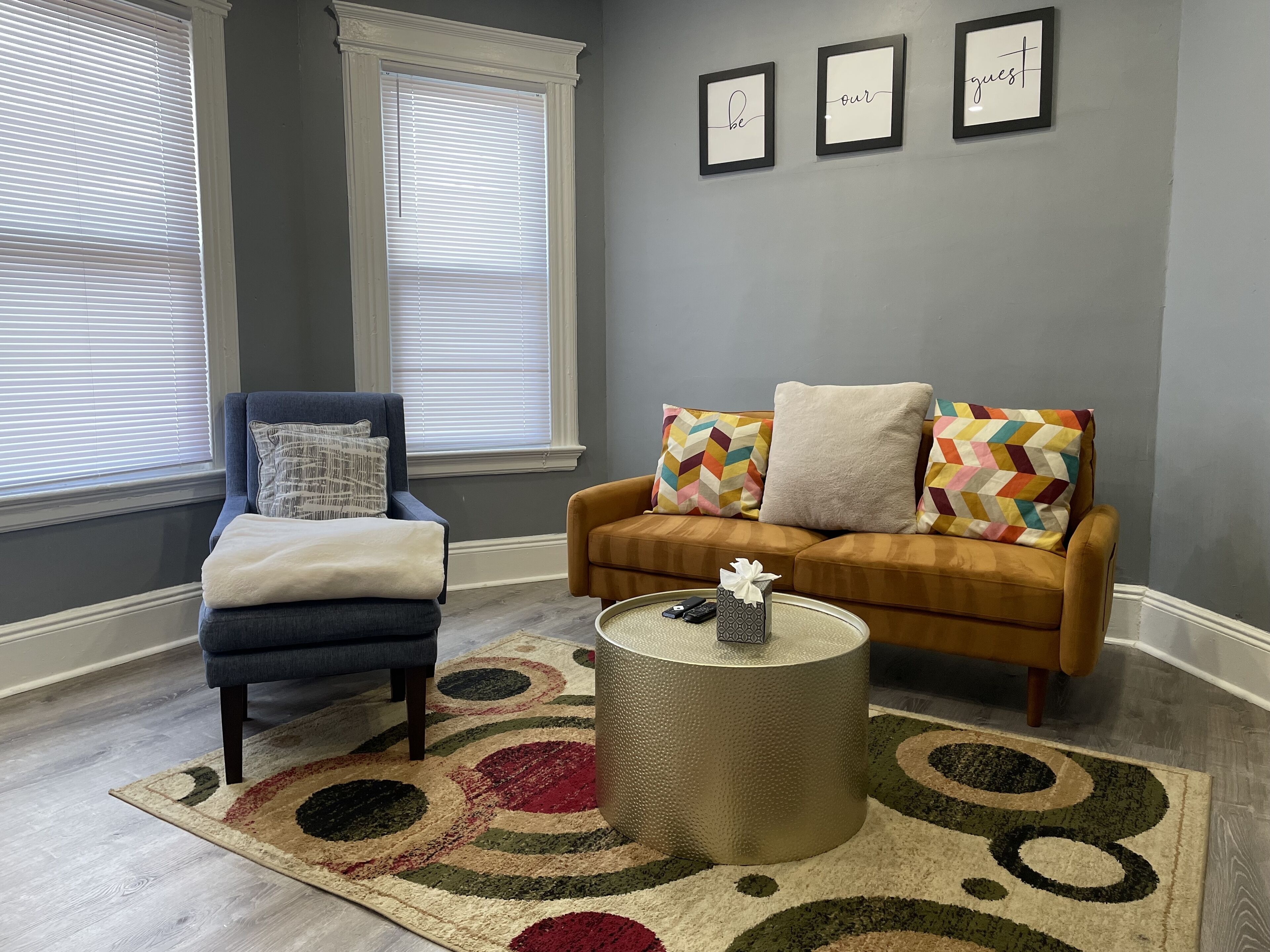 Renovated 2 bedroom in a private house on a quiet street!
