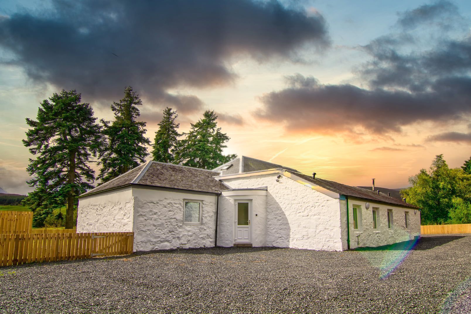 Easter Caiplich -  a holiday cottage that sleeps 6 guests  in 3 bedrooms