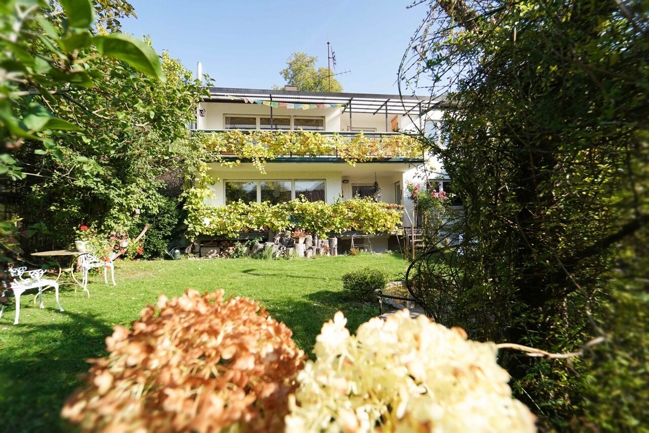 Large, quiet holiday apartment (approx. 70 square meters) with a large balcony and shared garden