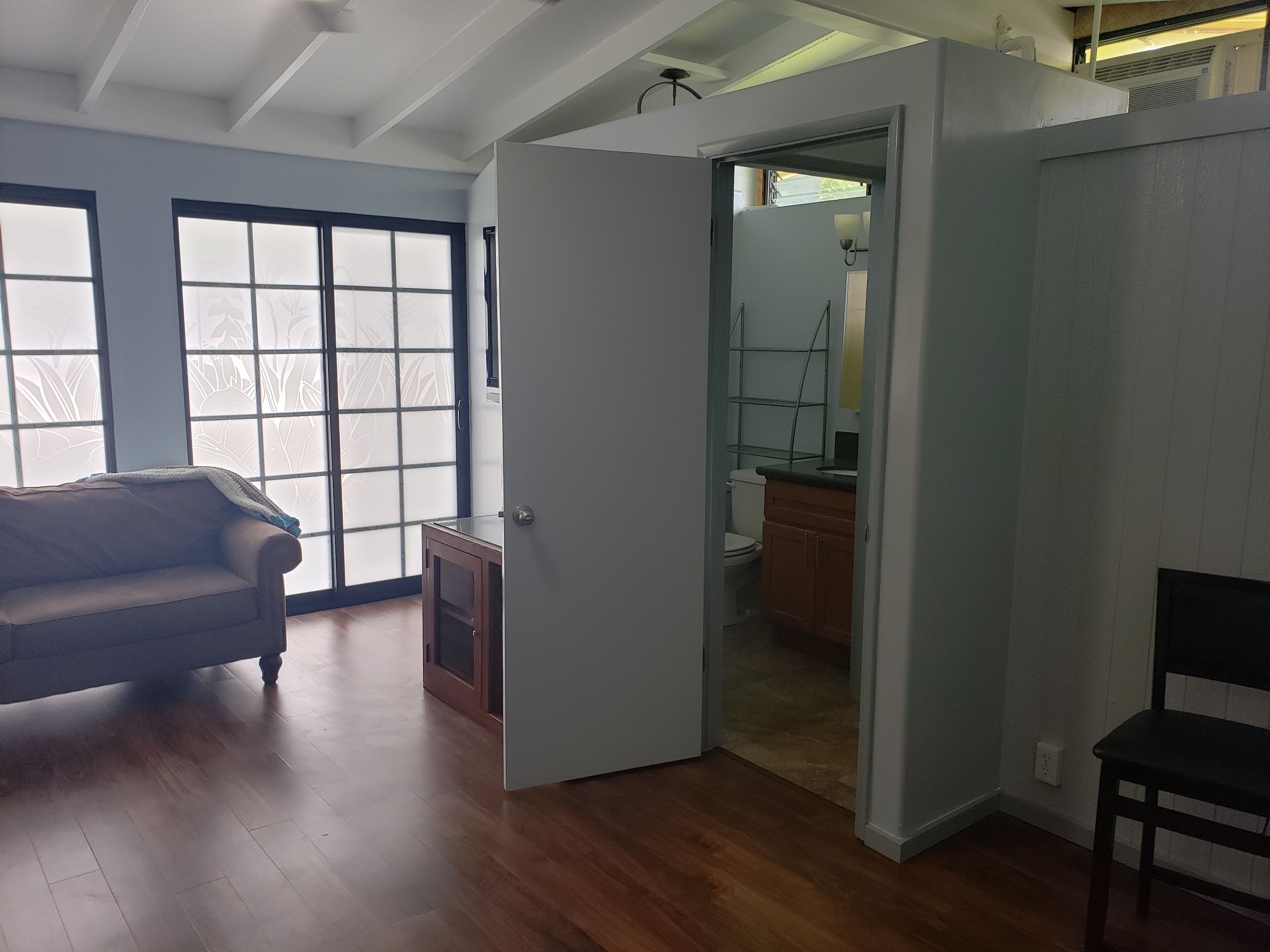 Cozy Apartment In Sought After Neighborhood of Olomana!