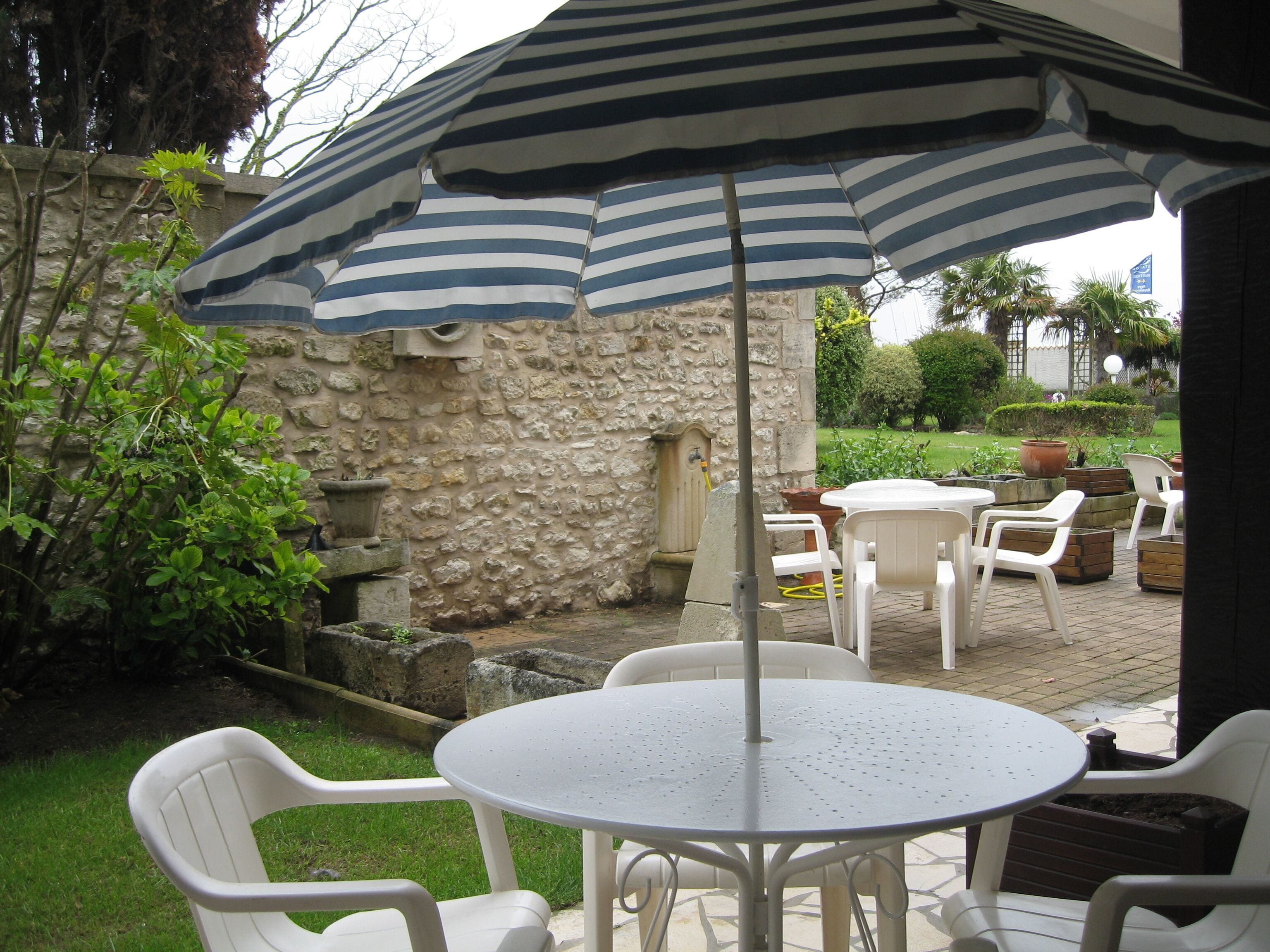 Charming studio for 2 people with terrace 100 meters from the sea and the beach