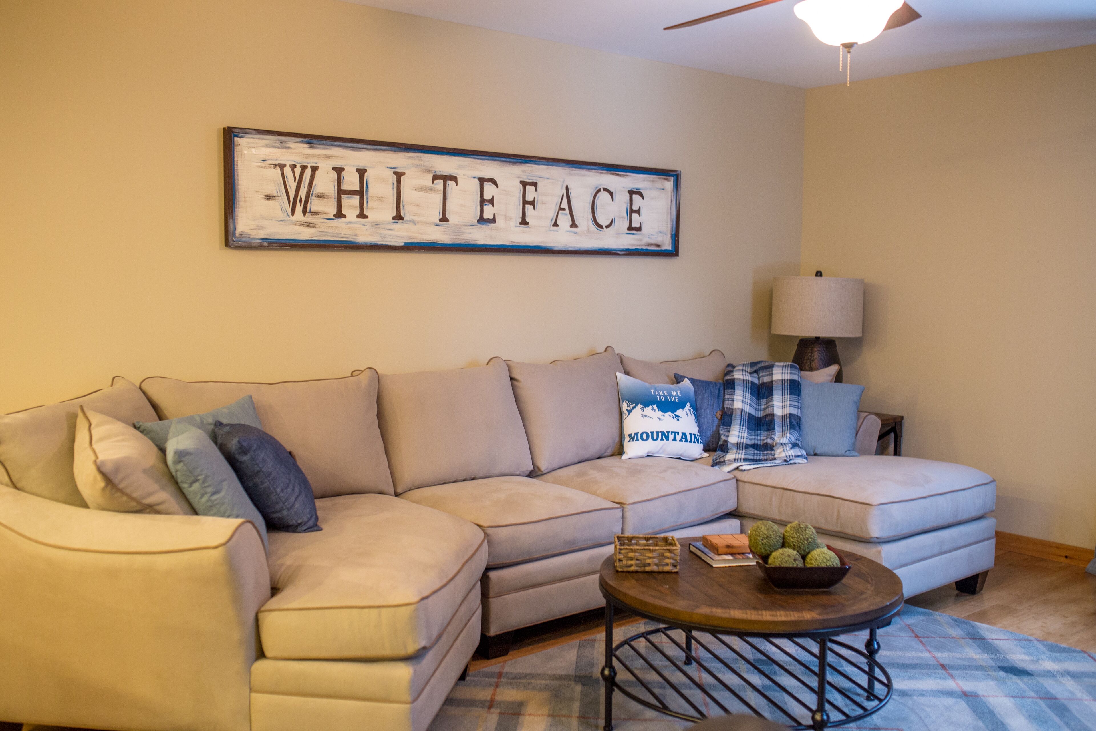 Beautiful 4-bedroom, fully stocked.  5min walk to Main Street.