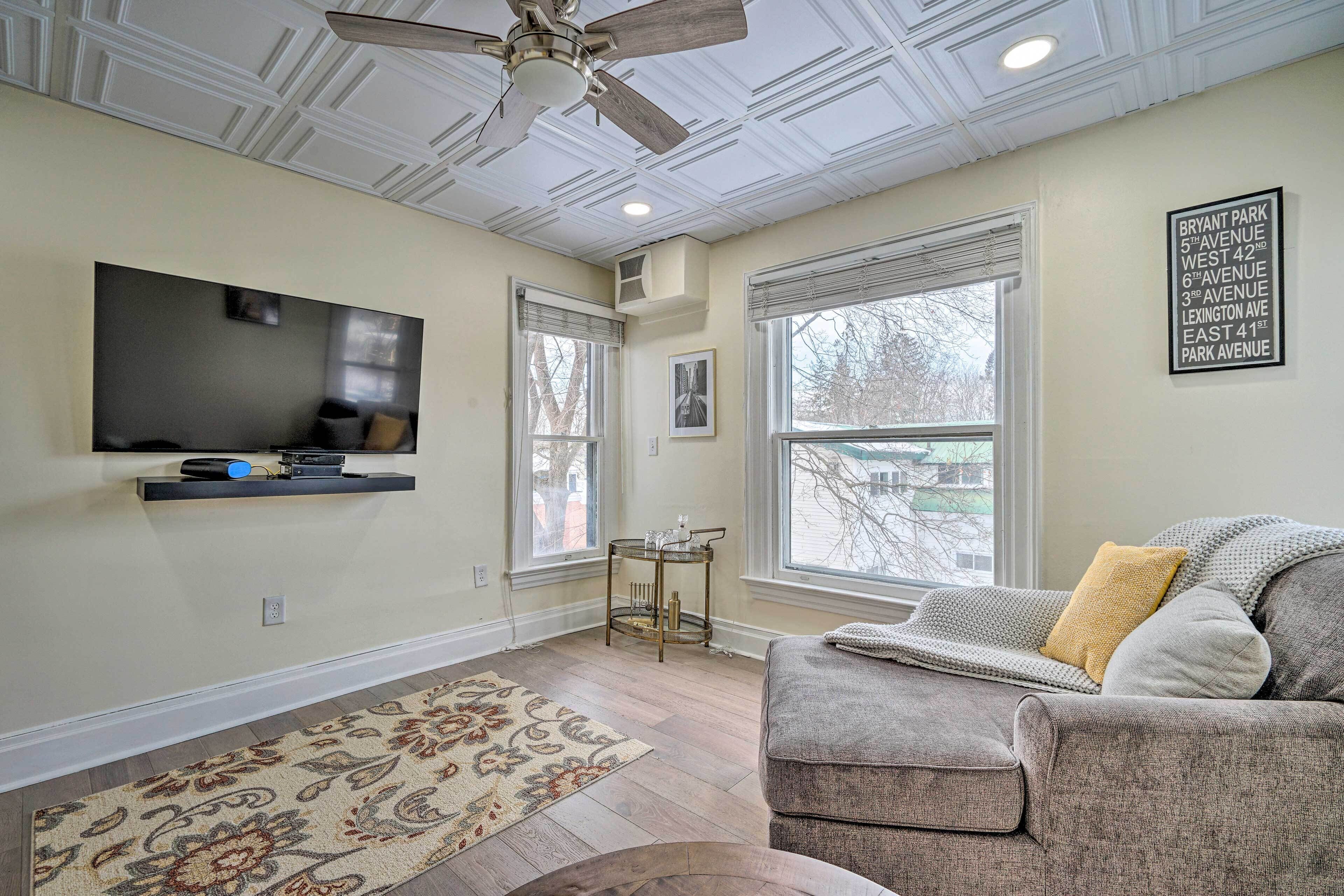 Victorian Apt w/ Balcony Near Lake George!