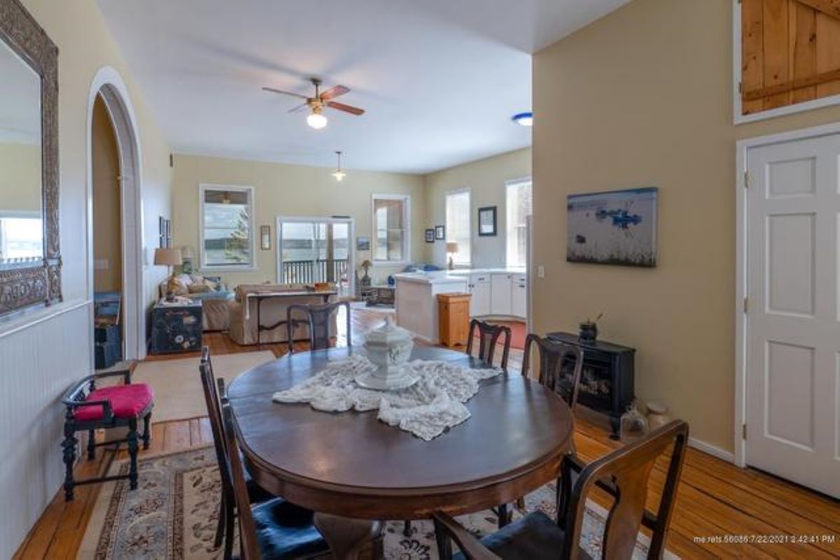 Beautiful loft in heart of town,  deck area with stunning views!