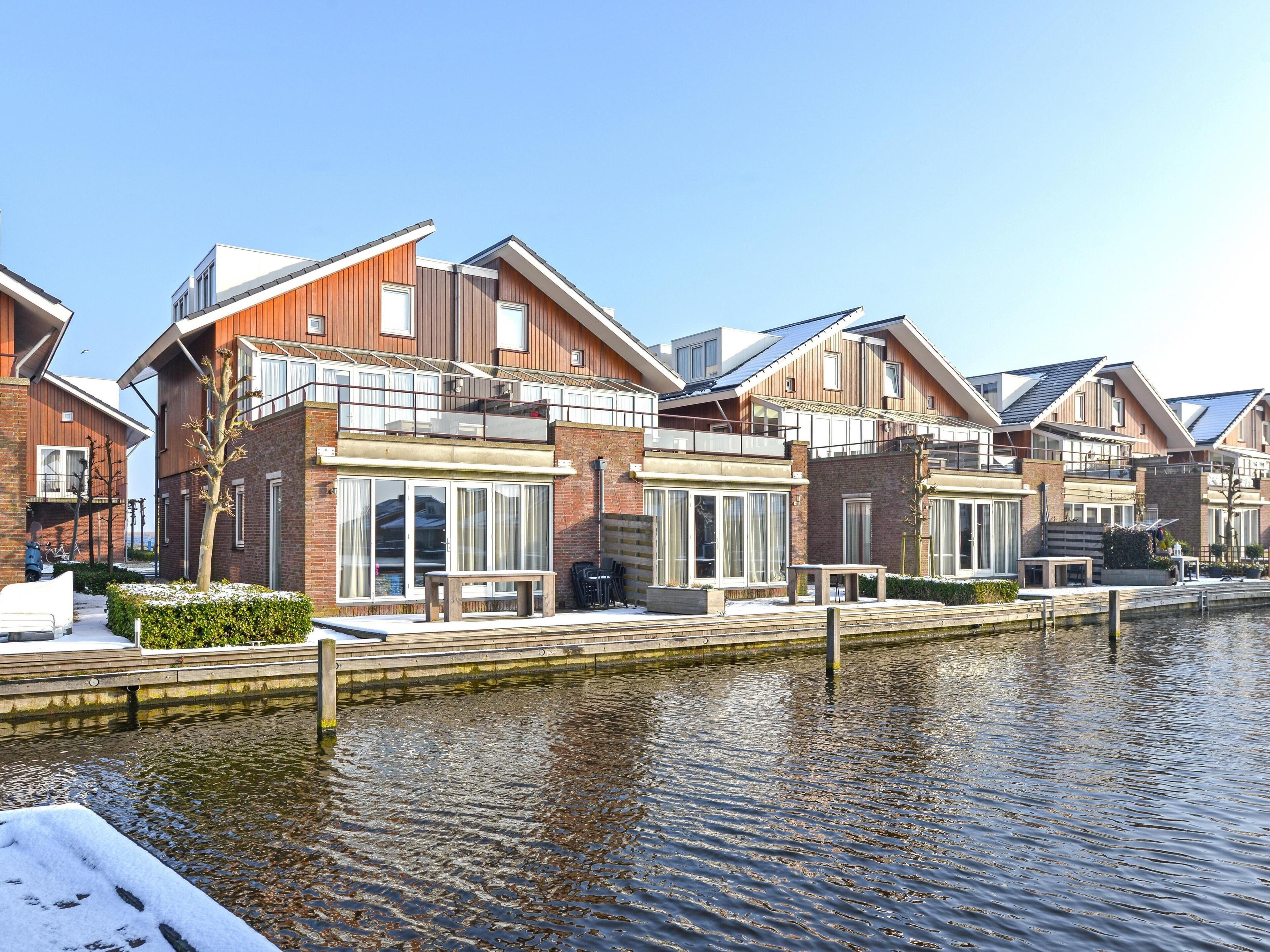 Cosy holiday home with jetty