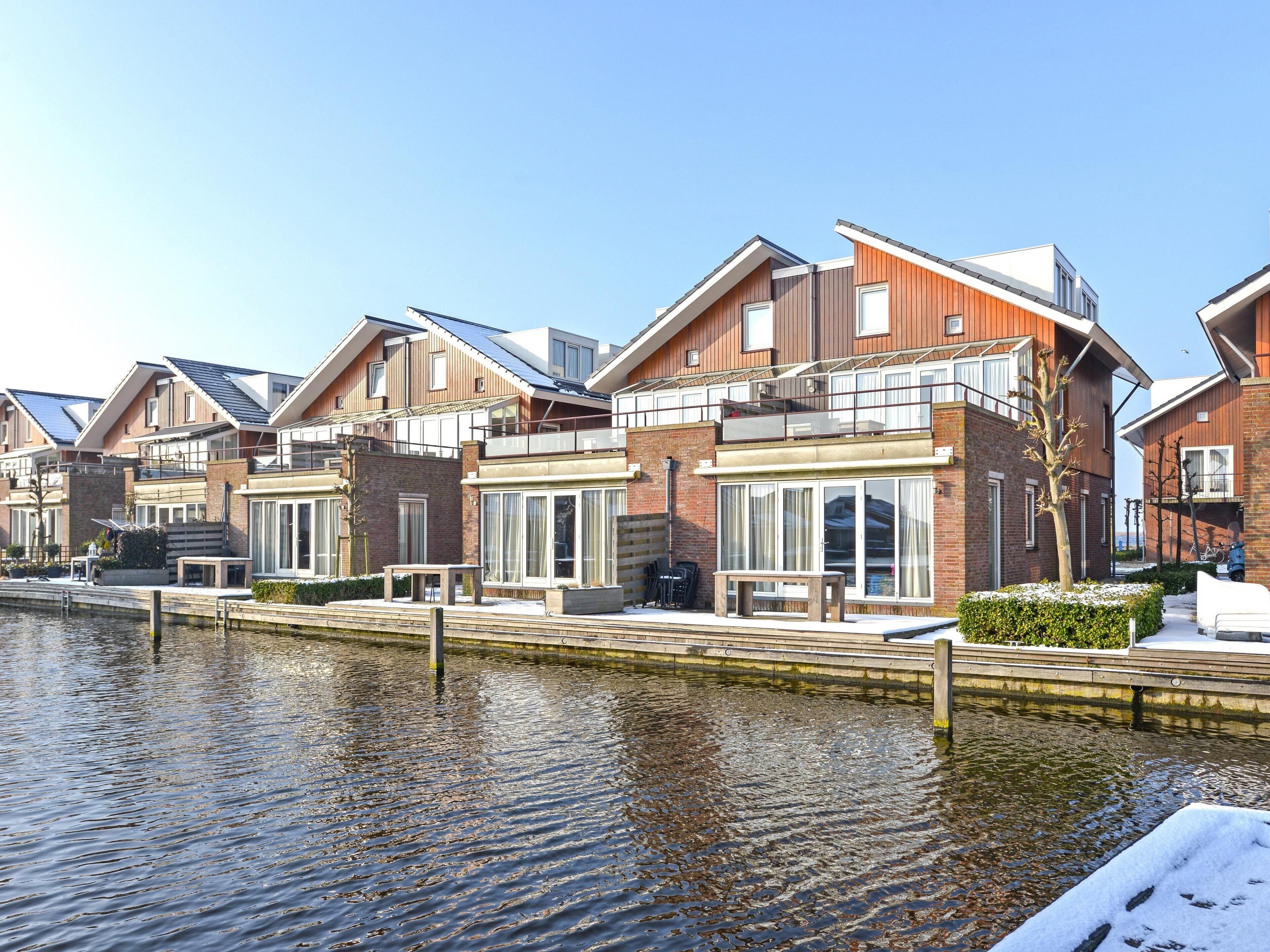 Semi-detached holiday home by the water