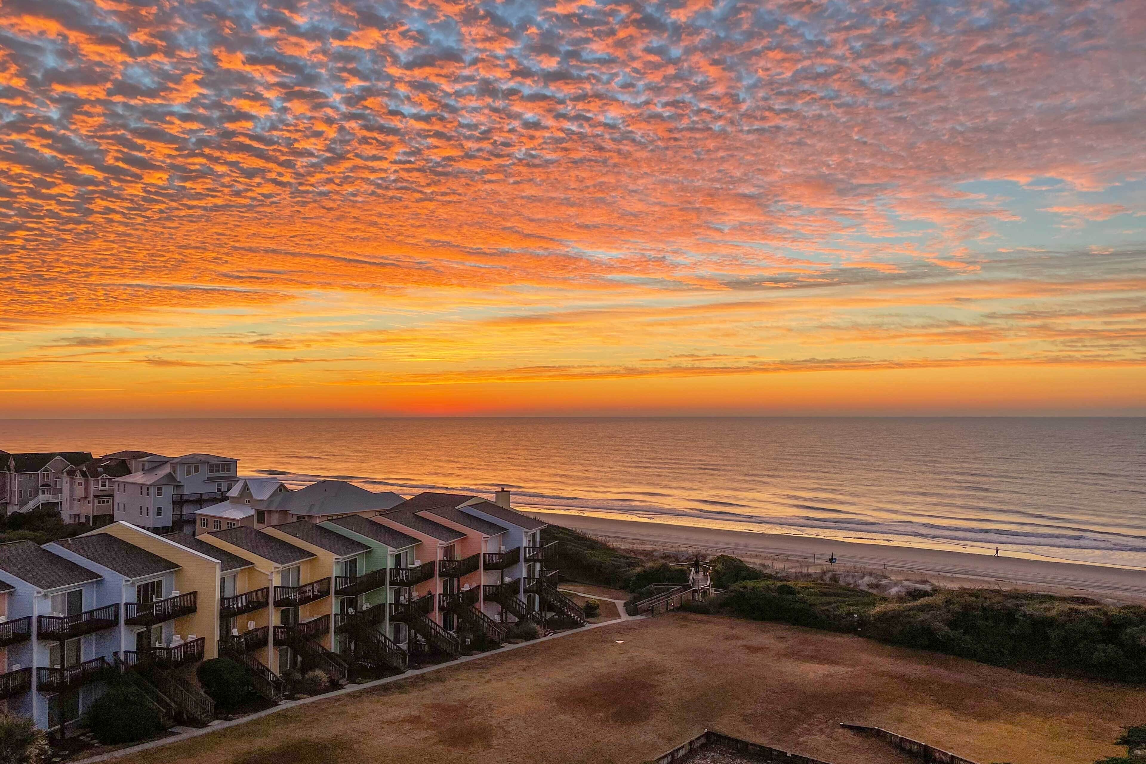 Emerald Isle Condo w/ Direct Access to Ocean!