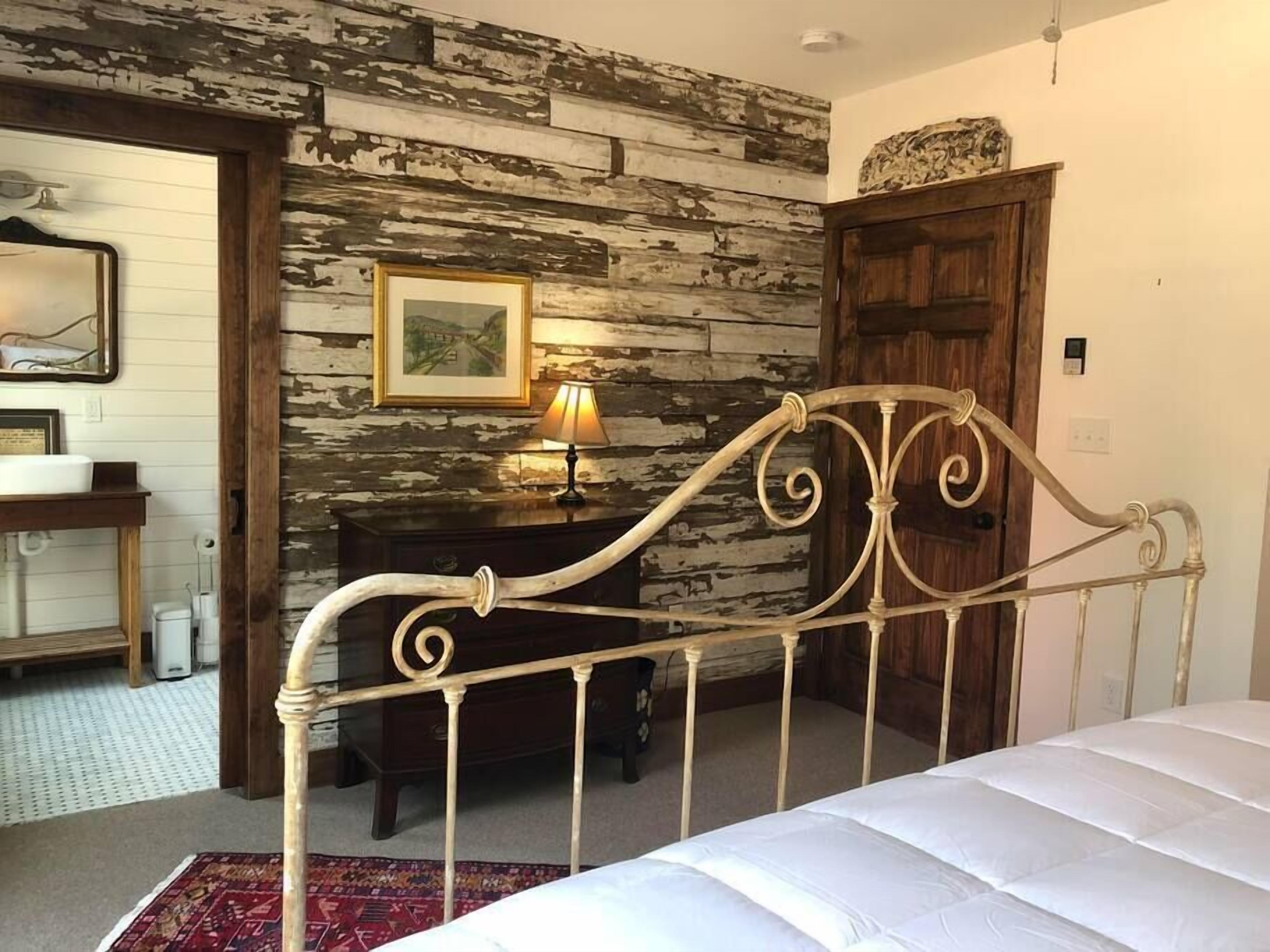 Light Horse Inn: Suite 6