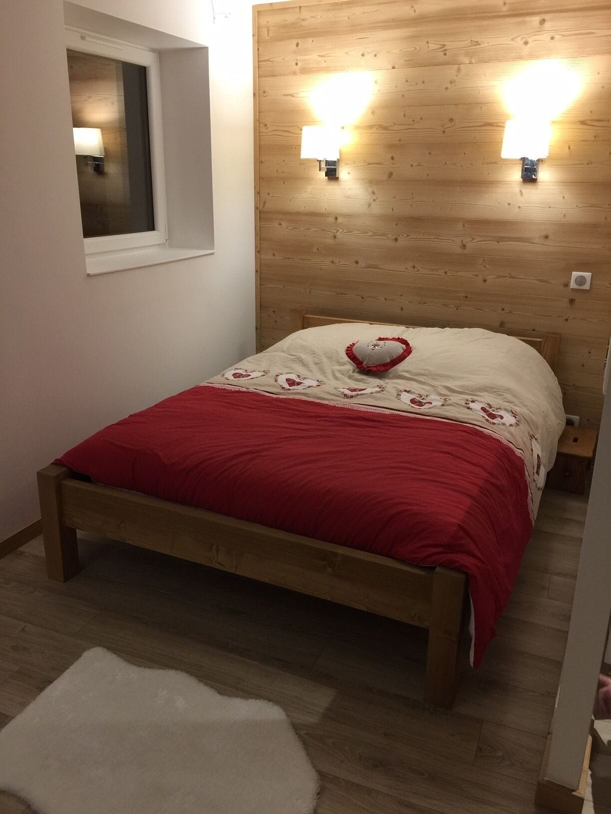 Cozy apartment between lake and mountains