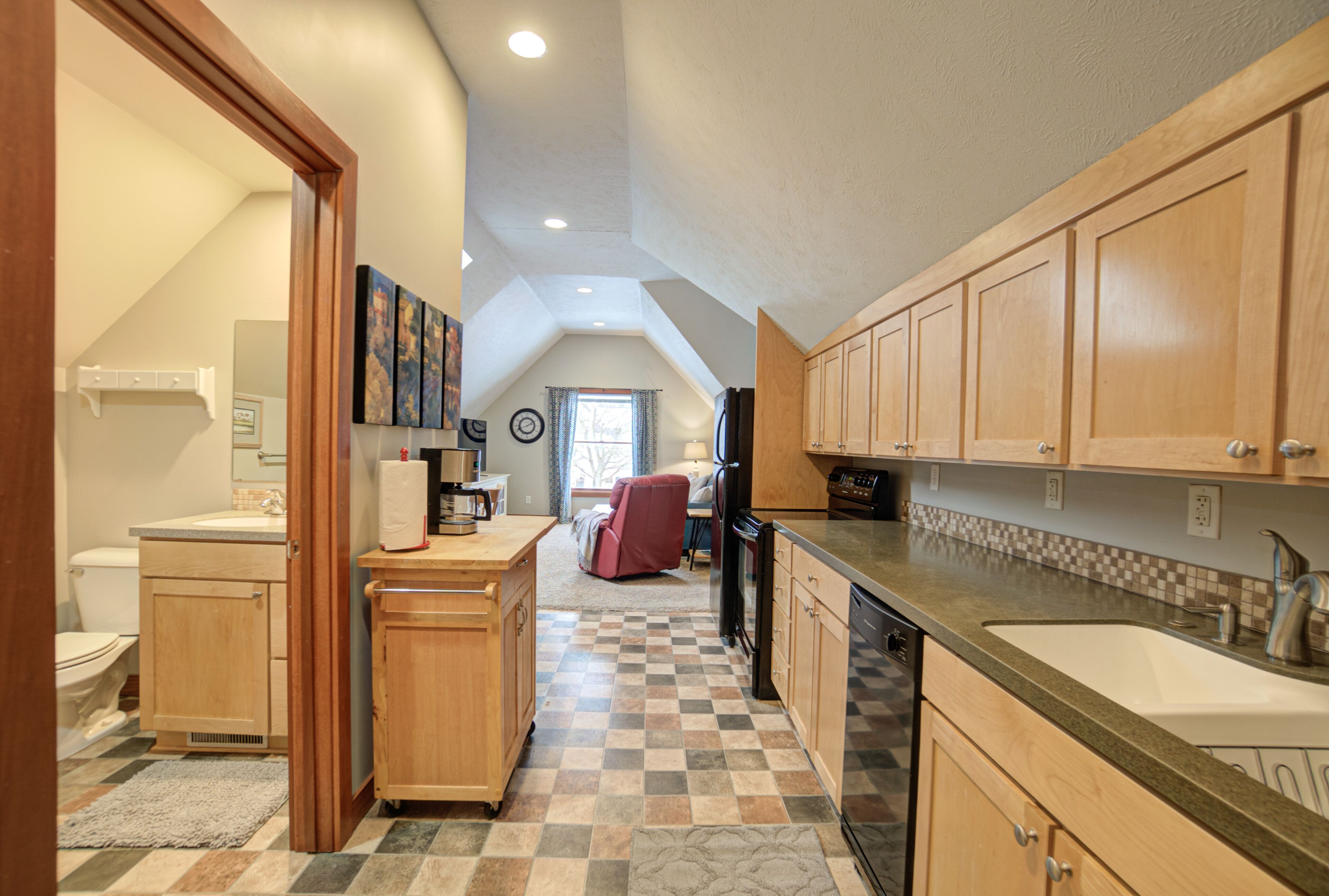 Downtown Apartment Perfect for Extended Stays 