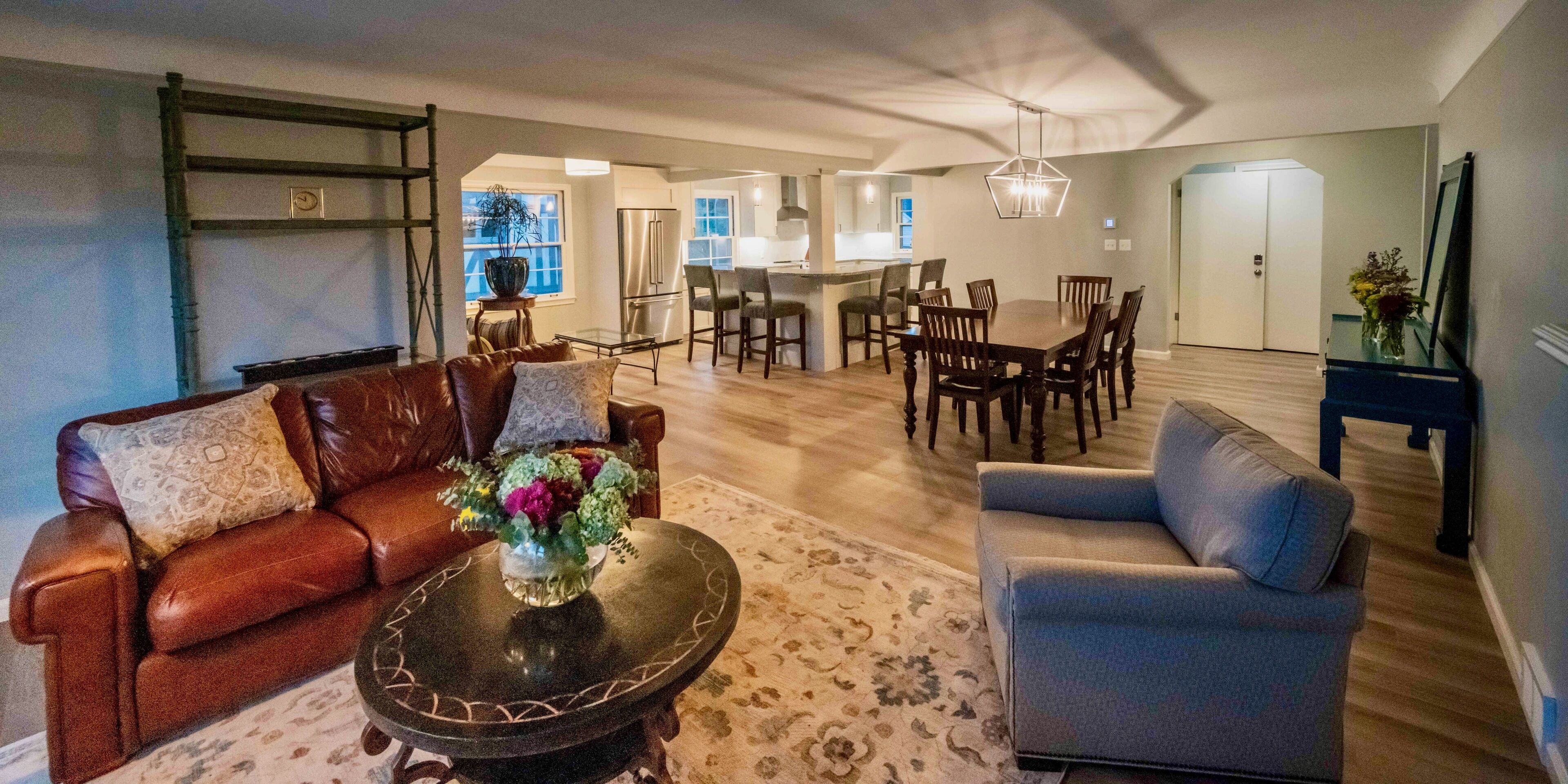 Fully-furnished rental in Grosse Pointe. Great for weddings and extended stays.