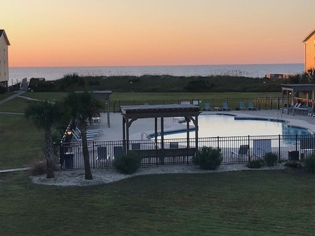 SUNSHINE condo - 10 star rated 1BR condo on Topsail Island 5 years!