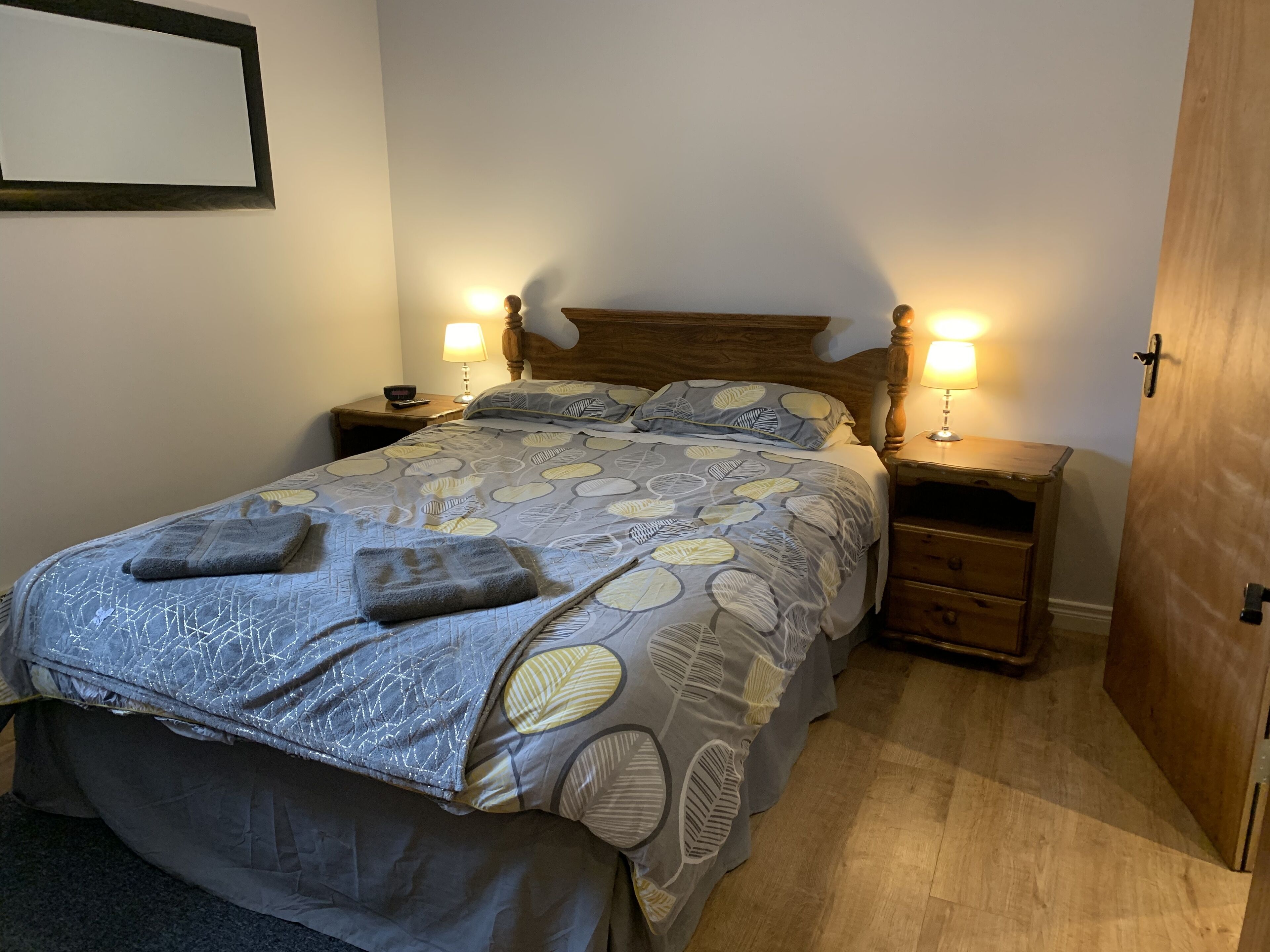 *NEW LISTING* Stay in a refurbished Victorian Era Courtyard!