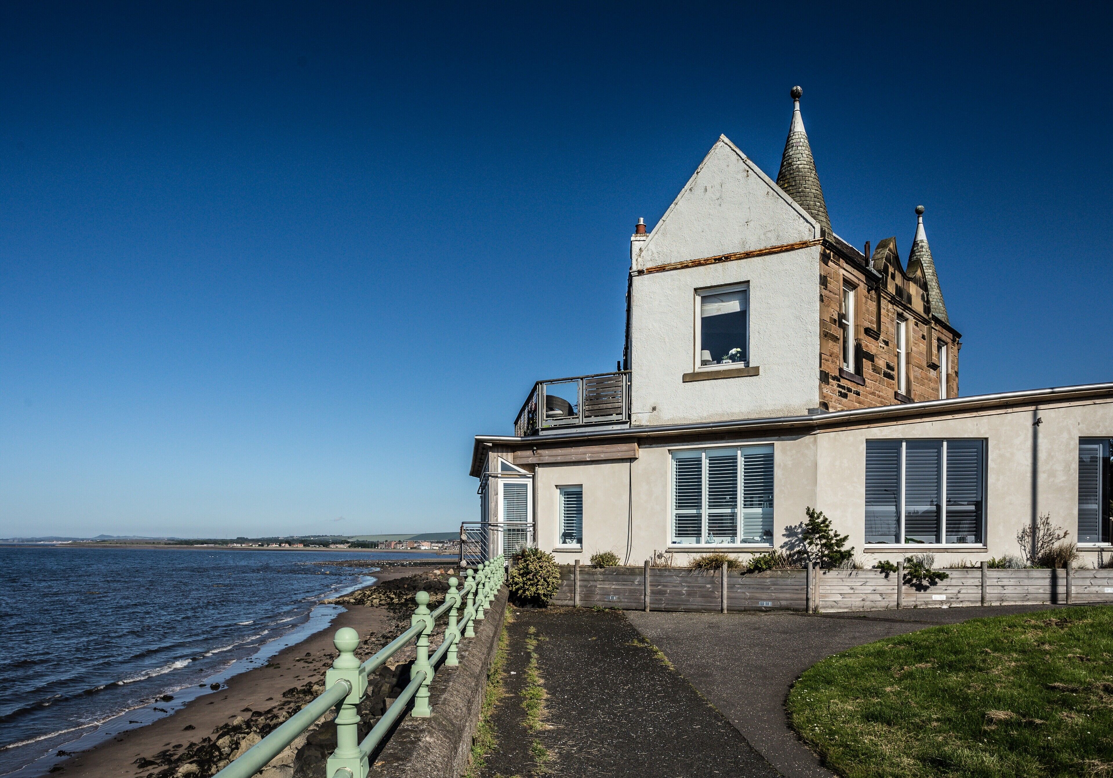 Spectacular ground floor apartment with unbeatable views across the Firth of Forth.