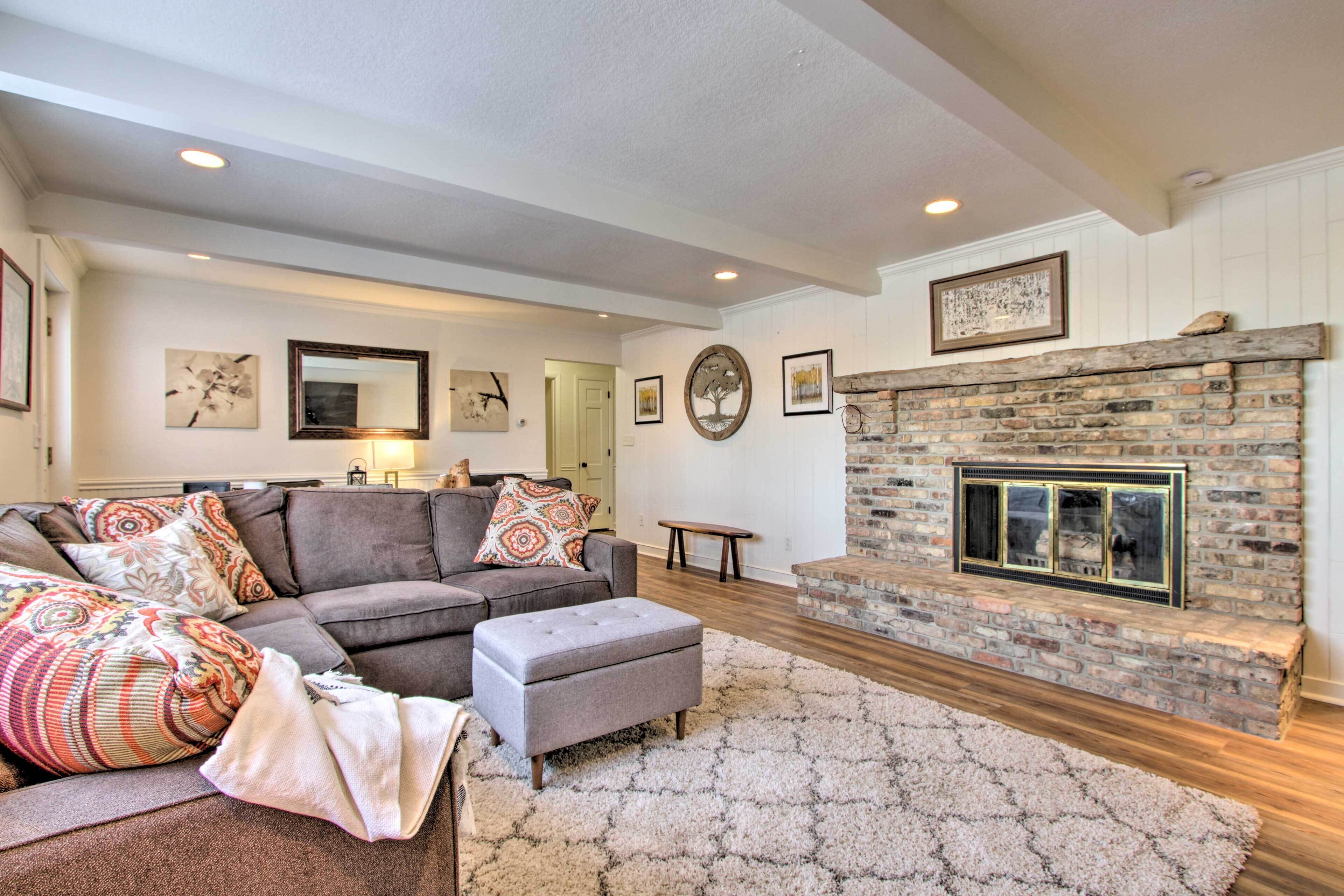 Cozy Rochester Retreat ~ 3 Mi to Mayo Clinic!