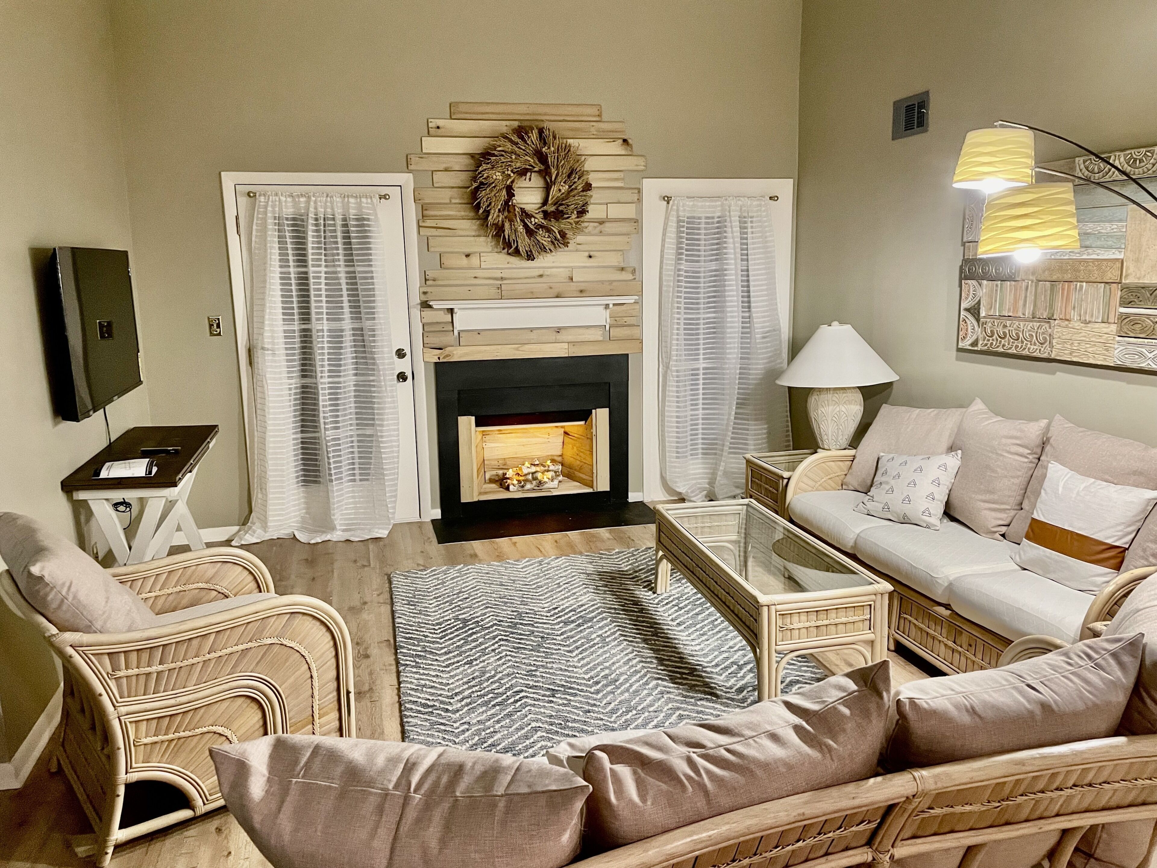 Huge 2 BR✯Fast Wifi✯Christiana ✯Newark✯U of D✯Pets✯ Close to MANY Restaurants✯