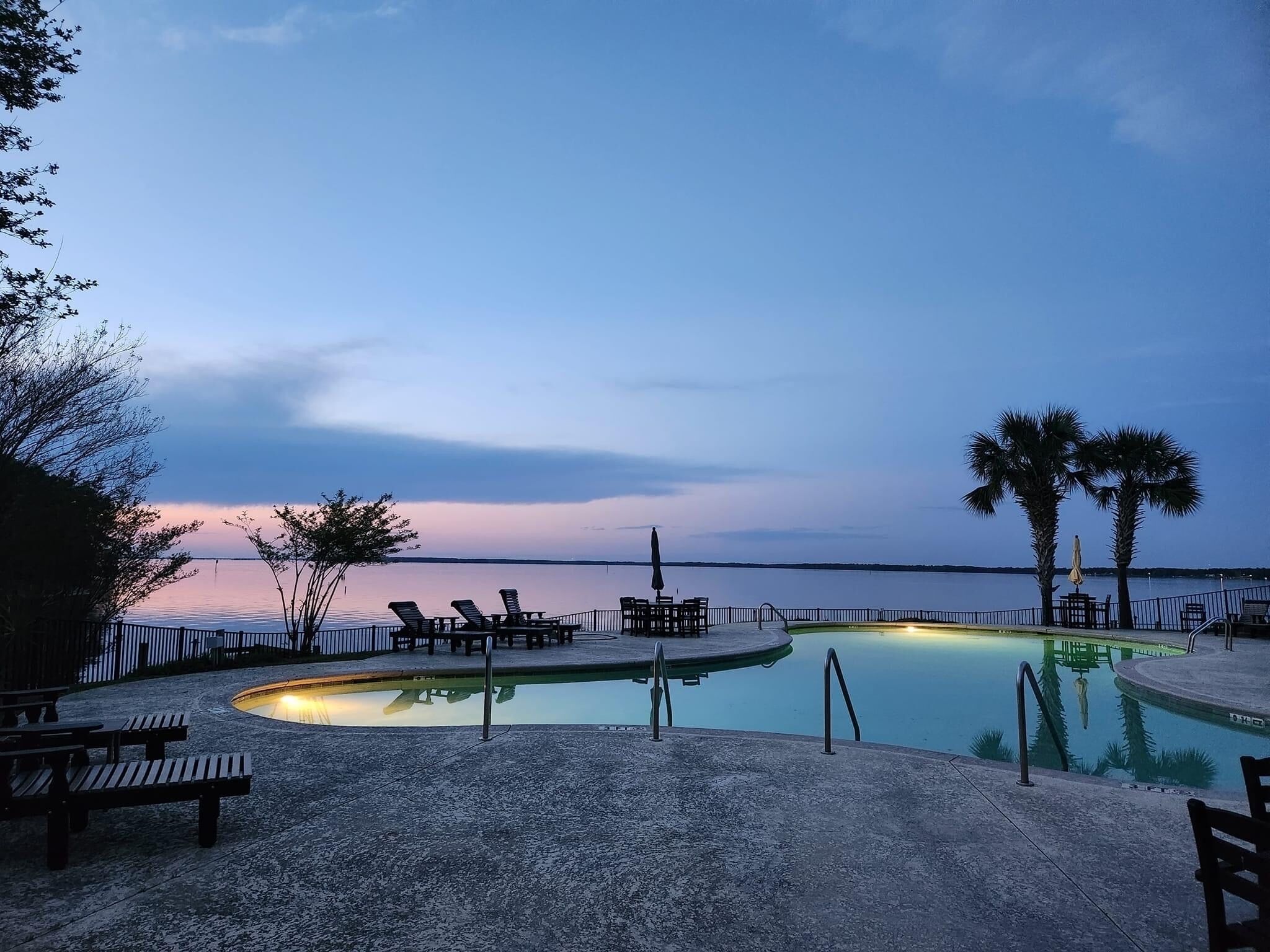 Executive 2 BR/2 BA Lakefront Corner Suite Condo