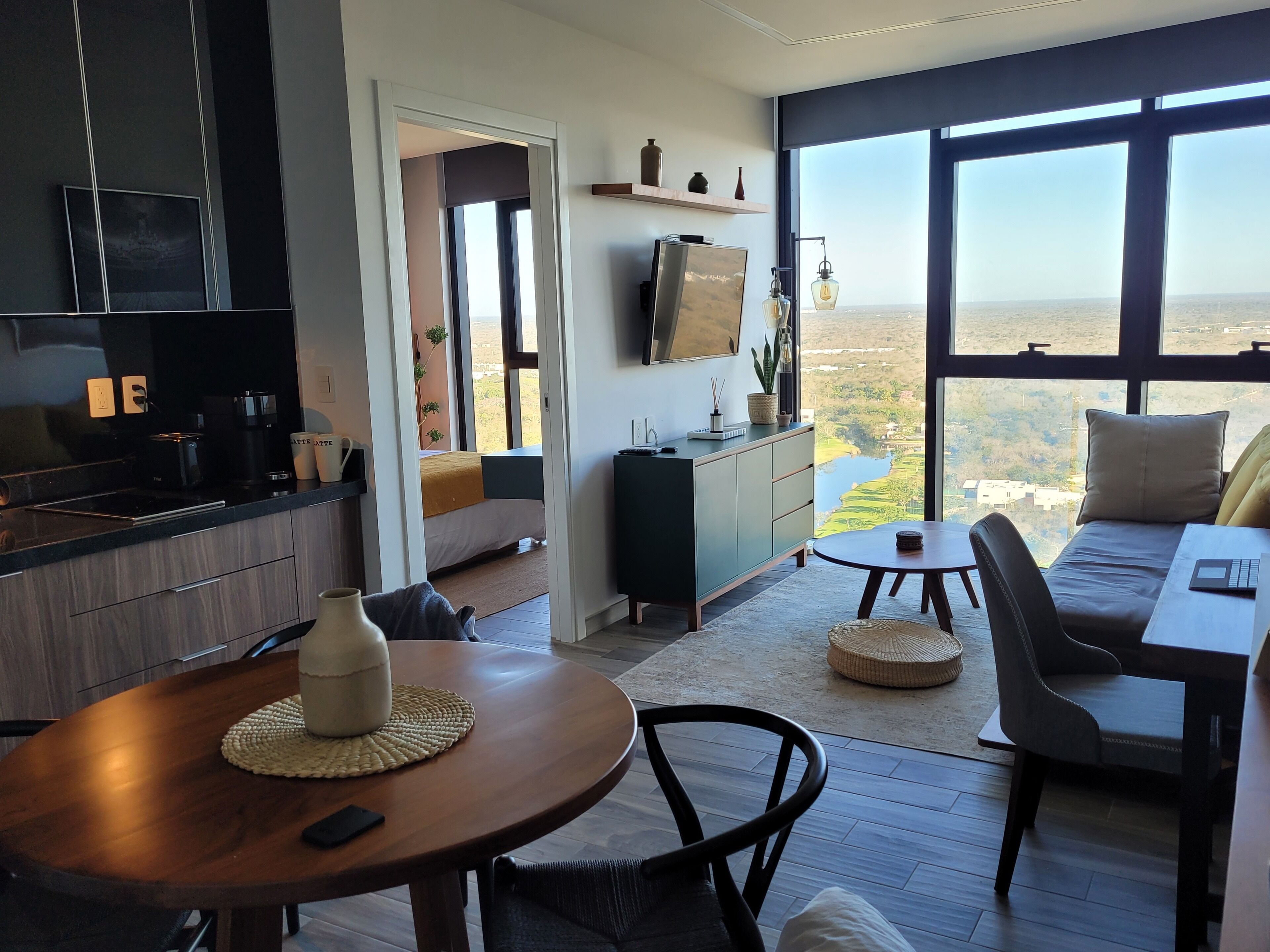 ☆SPECTACULAR JR PH / King bed/Gym/Pool/kitchen. 25 Min to downtown☆