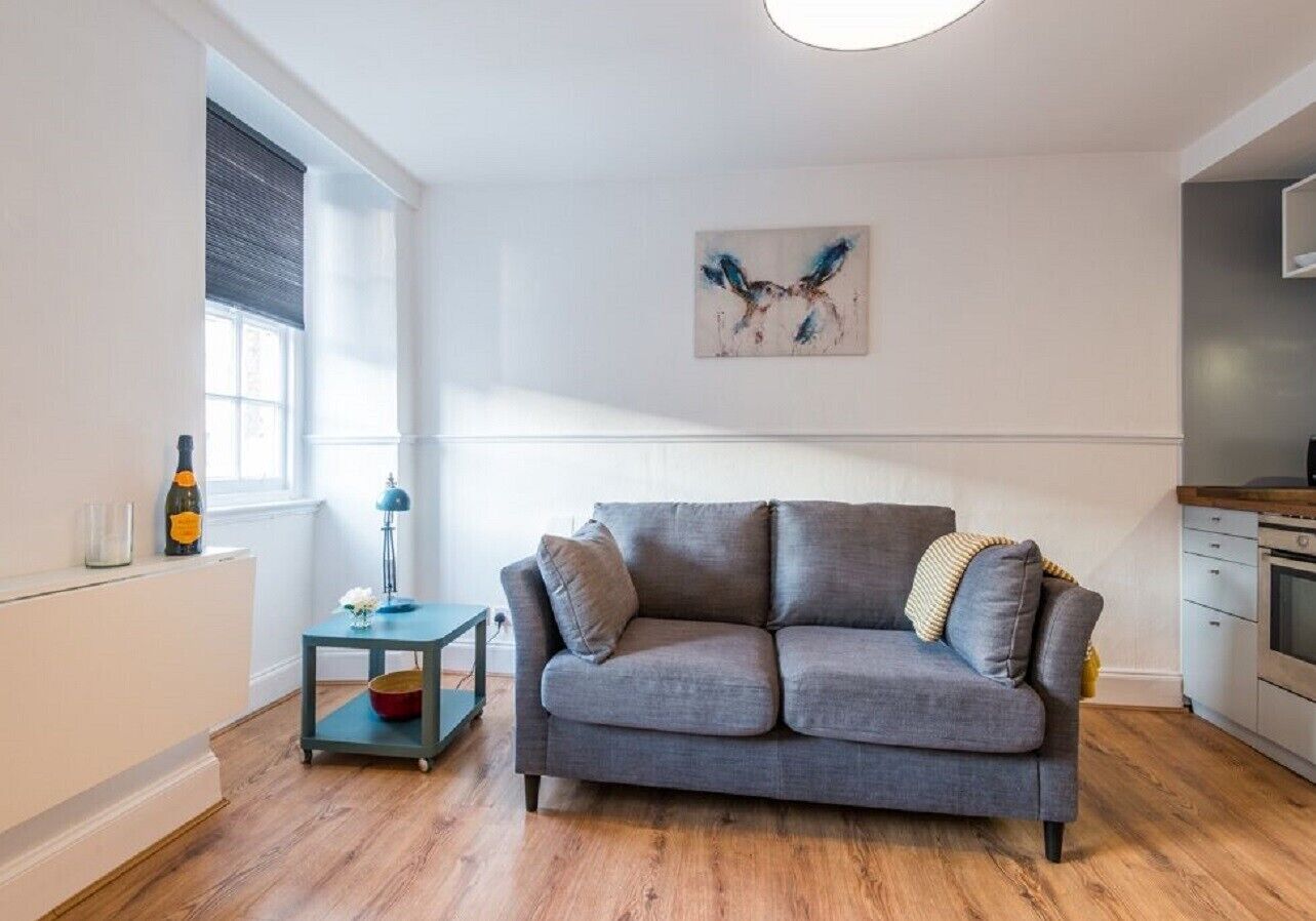 Perfect base for travellers taking a break to enjoy the coast and countryside of East Lothian.