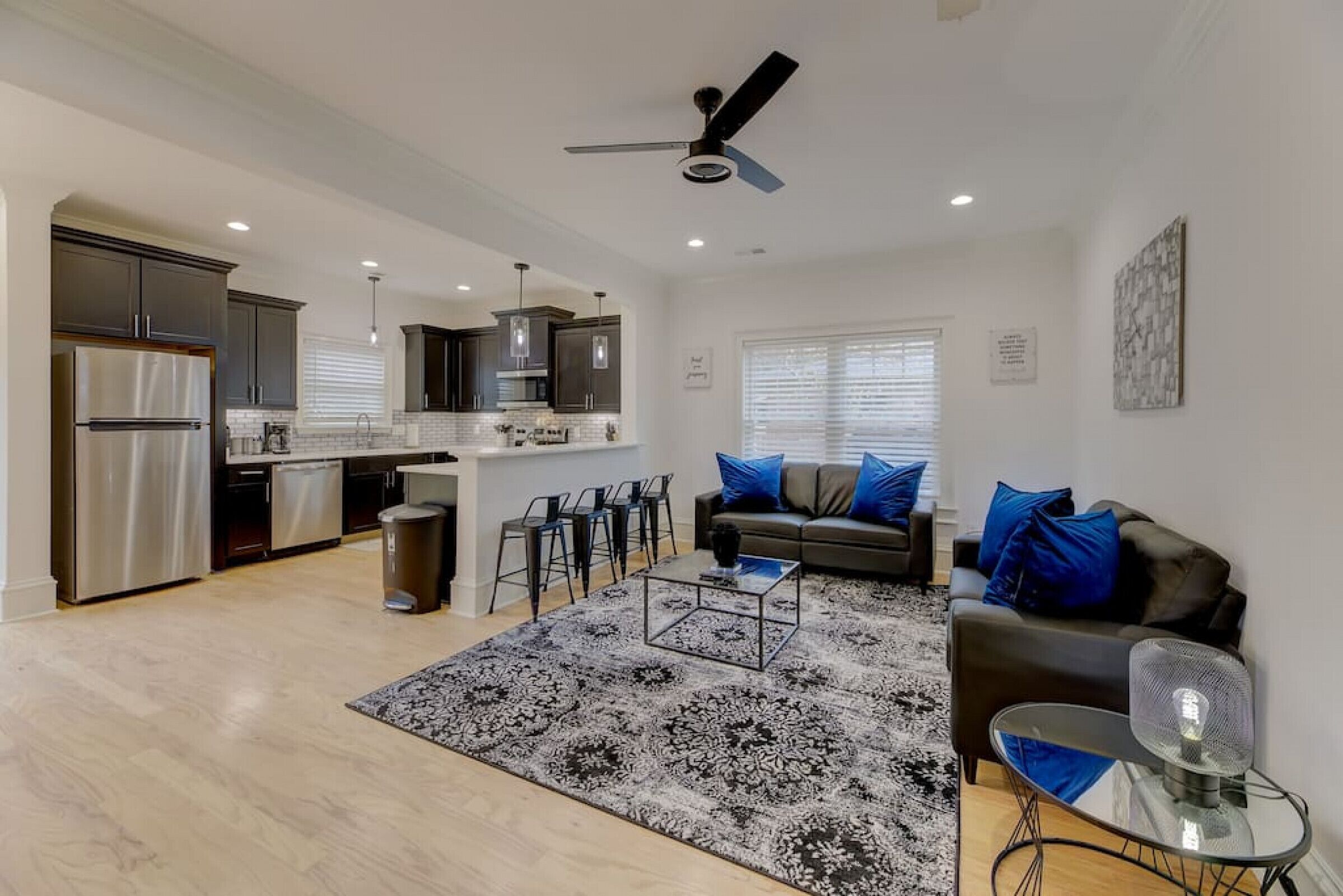 ☀NEW Modern Townhome | Right ☀ Families Welcome!