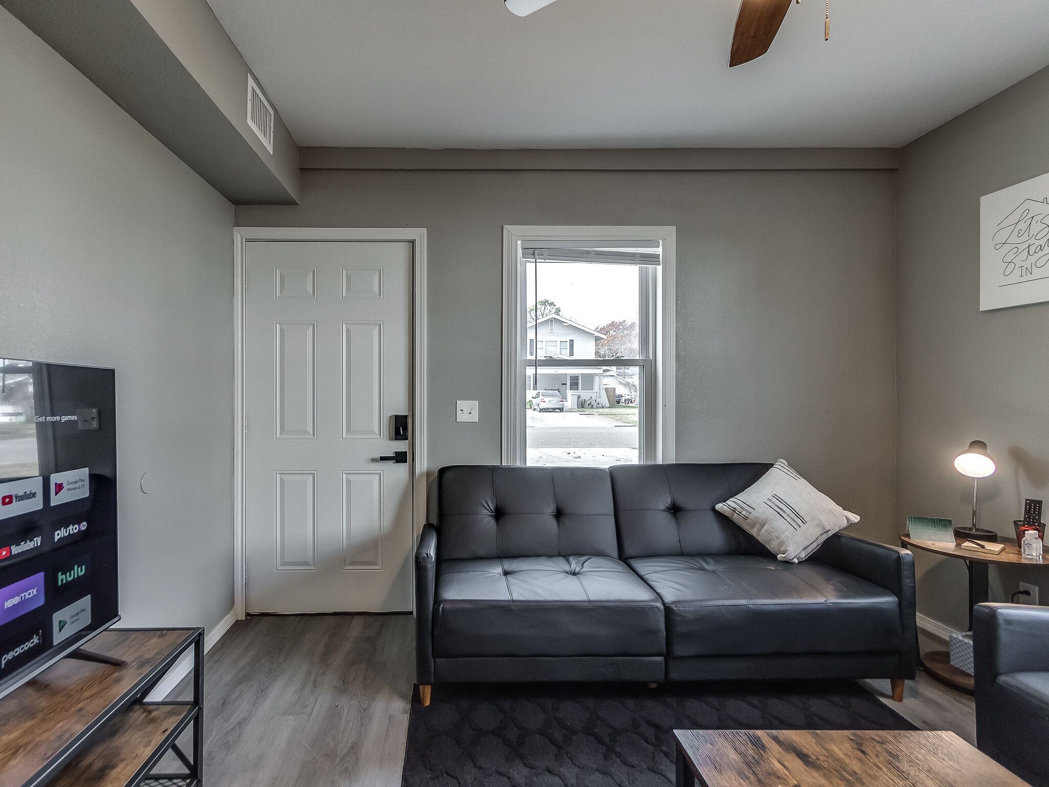 Amazingly renovated downtown 1BD 1 BR apt with Washer and dryer!