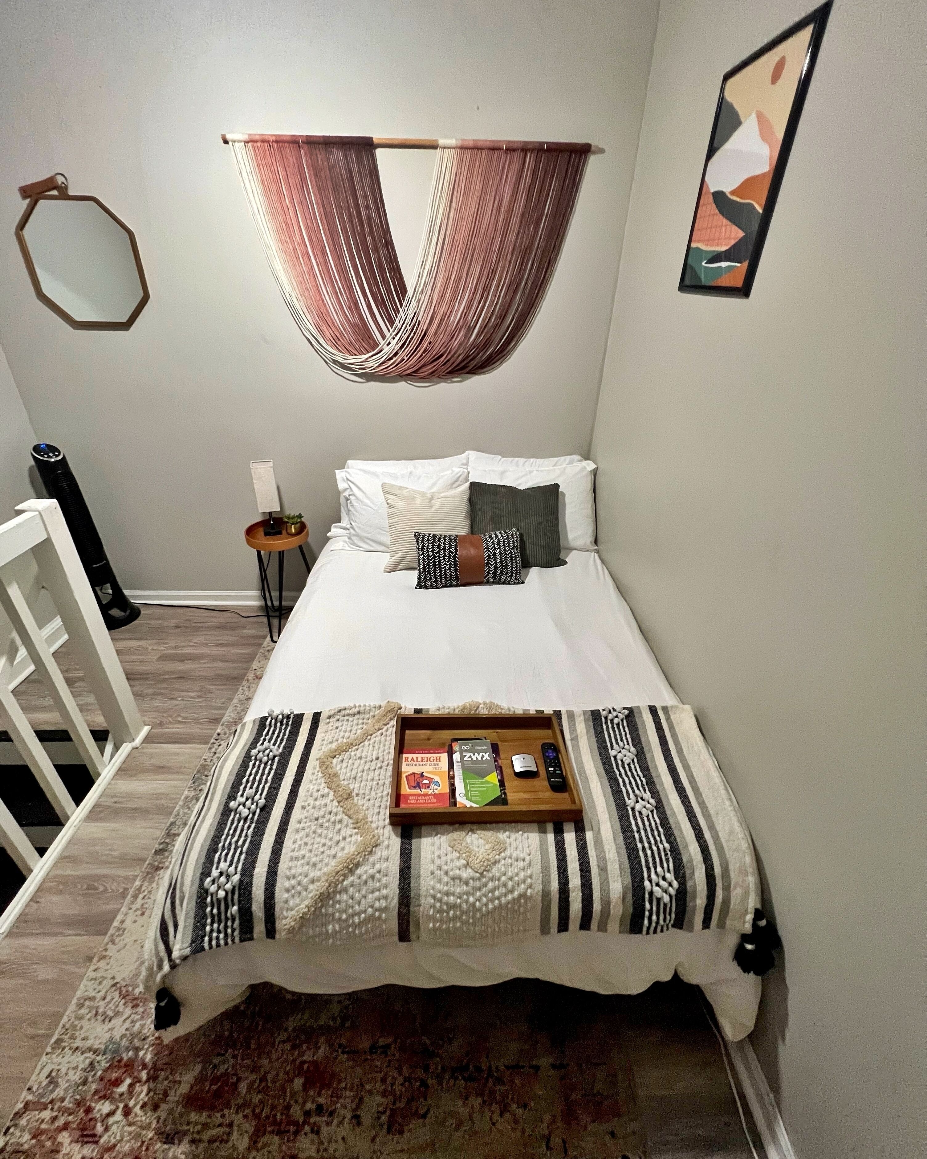 Downtown pet-friendly loft apt—mins from NCSU & Pullen Park!