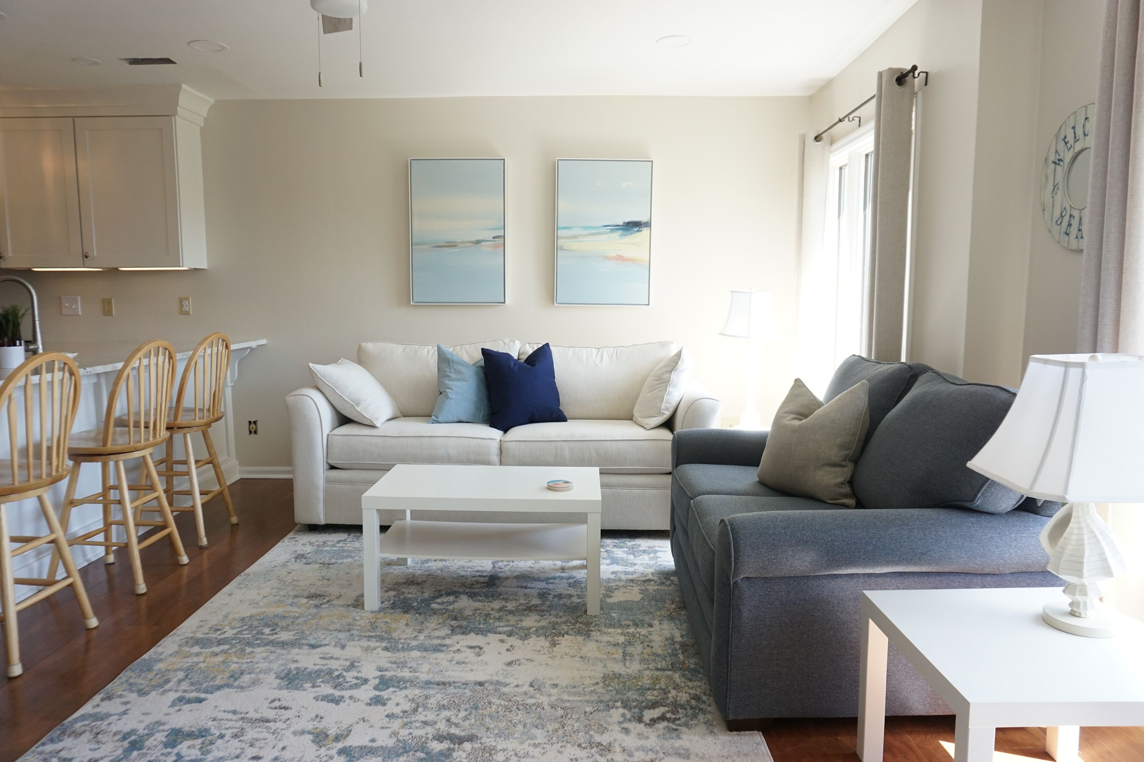 Newly renovated condo, indoor & outdoor pools, 3min walk from beach!