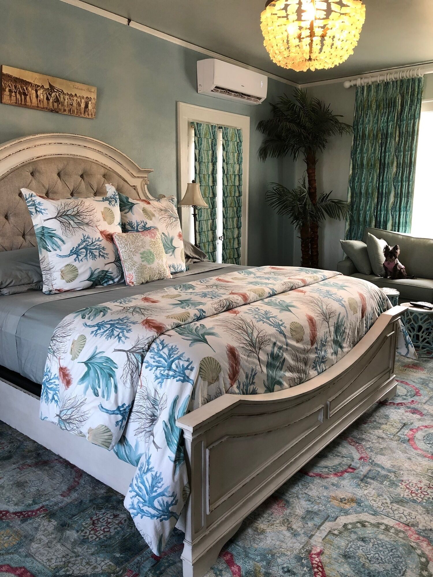 Seawall Suite @ The AveO! Full Hot Breakfast! 4 Block to Beach! GVR04326