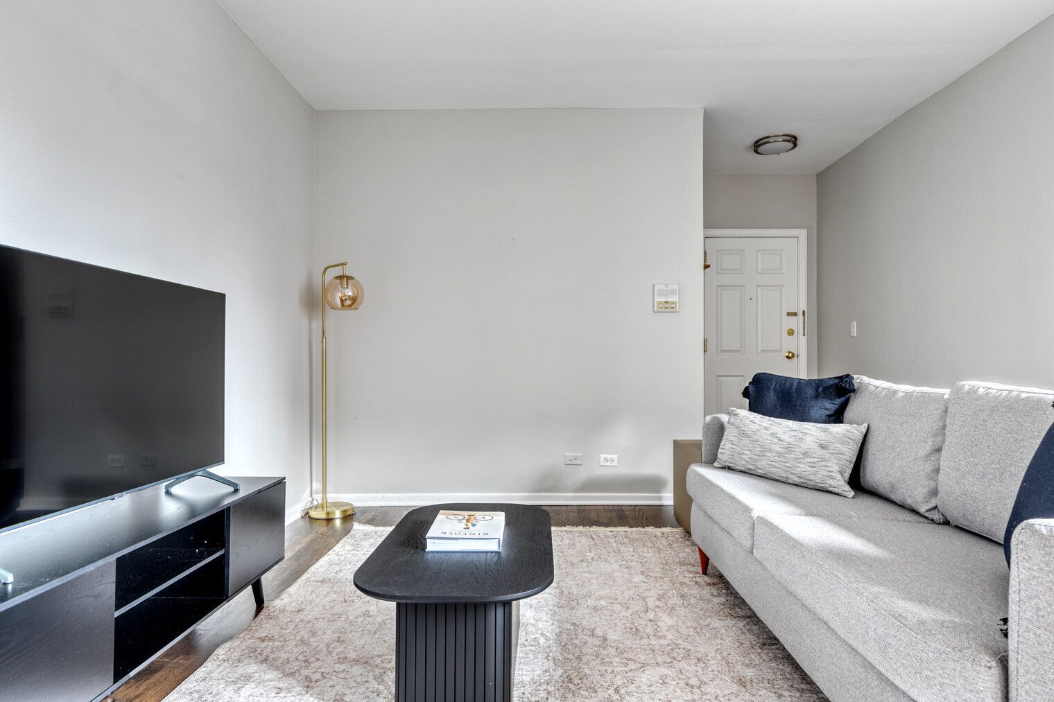 Serene Evanston 1BR w/ Dishwasher, walk to Northwestern, by Blueground